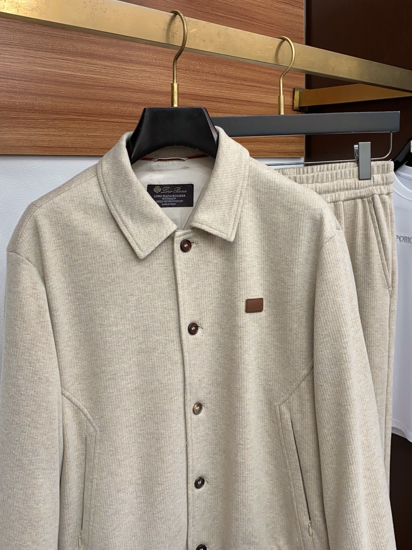 /套 Loro Piana诺悠偏雅 2026新款男士休闲定制夹克外套套装 穿上简约干练的翻领休闲外套，又
