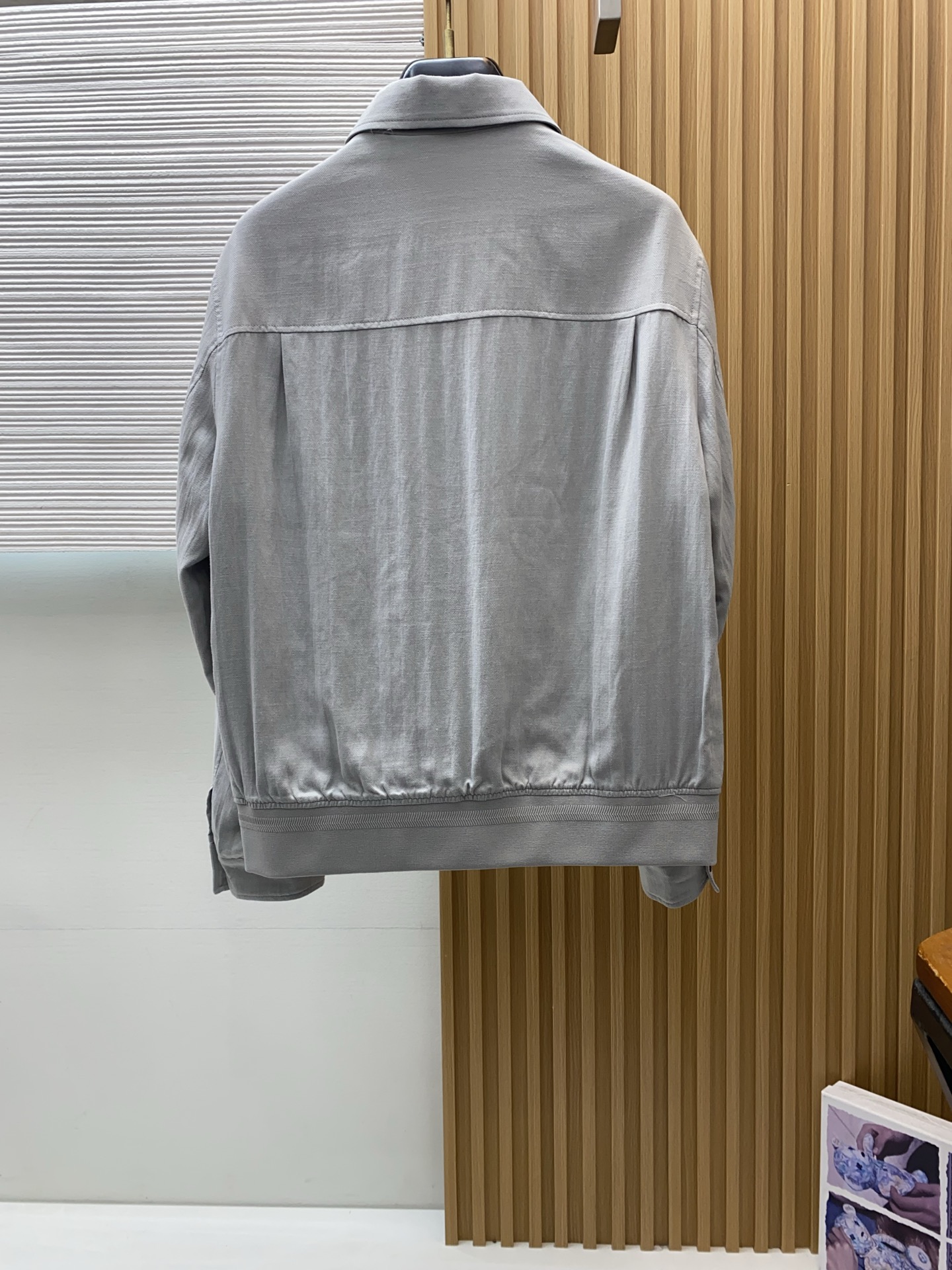Loro piana 诺优翩雅 2026新款男士定制翻领商务休闲夹克外套。穿上简约干练的休闲外套，又是活
