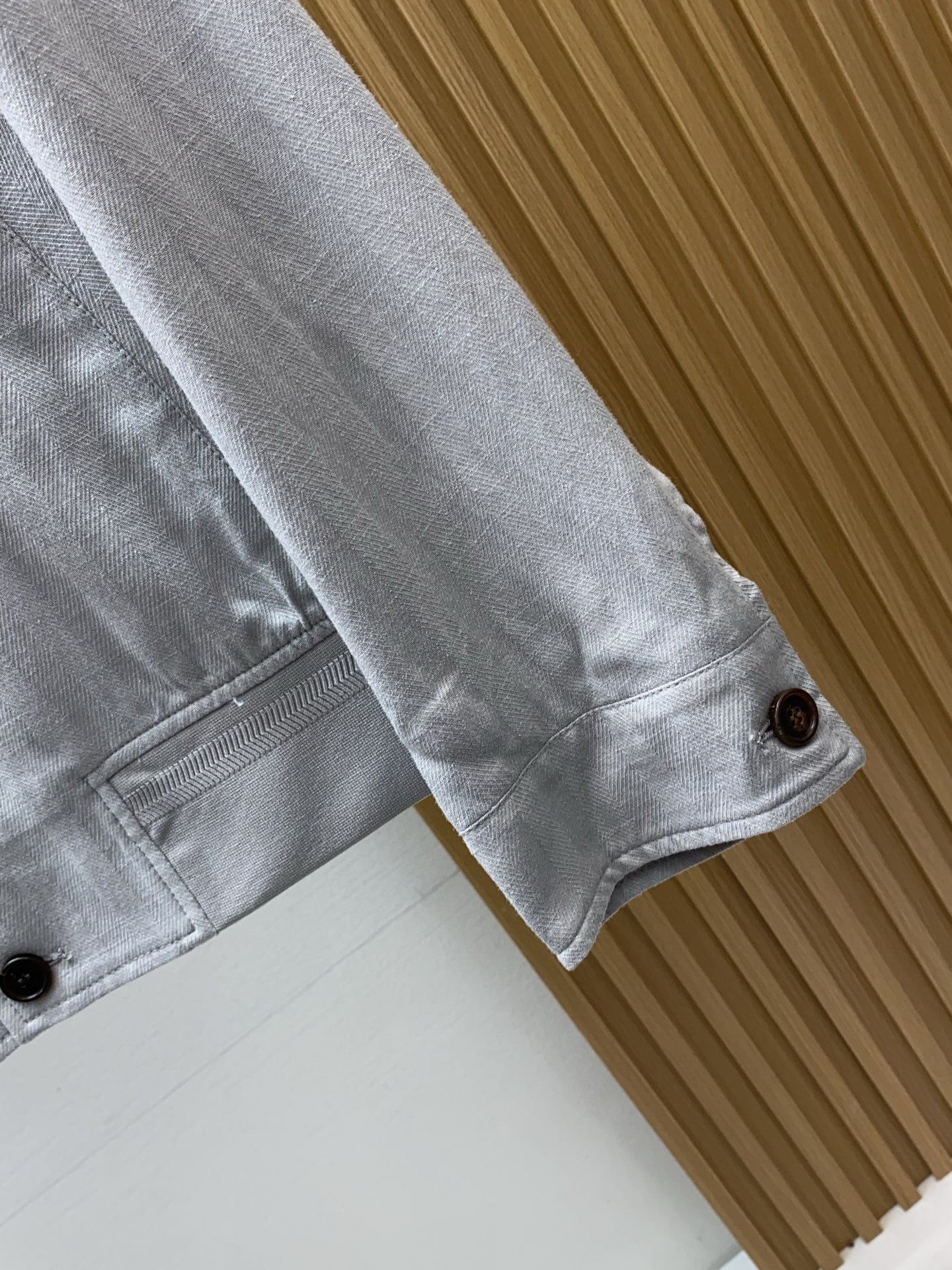 Loro piana 诺优翩雅 2026新款男士定制翻领商务休闲夹克外套。穿上简约干练的休闲外套，又是活