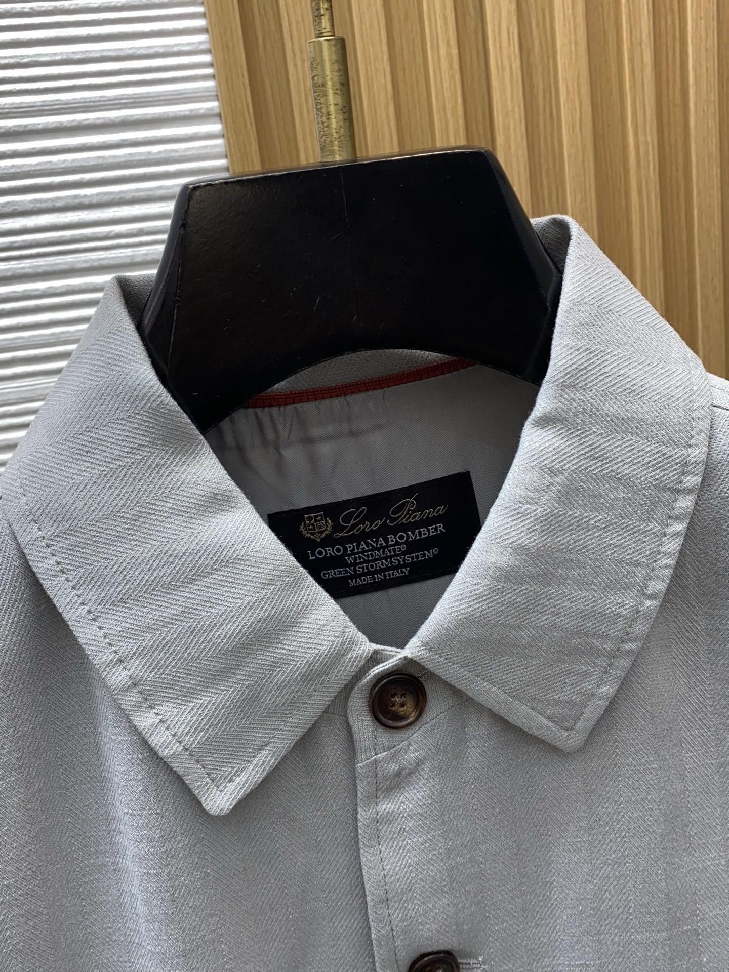 Loro piana 诺优翩雅 2026新款男士定制翻领商务休闲夹克外套。穿上简约干练的休闲外套，又是活