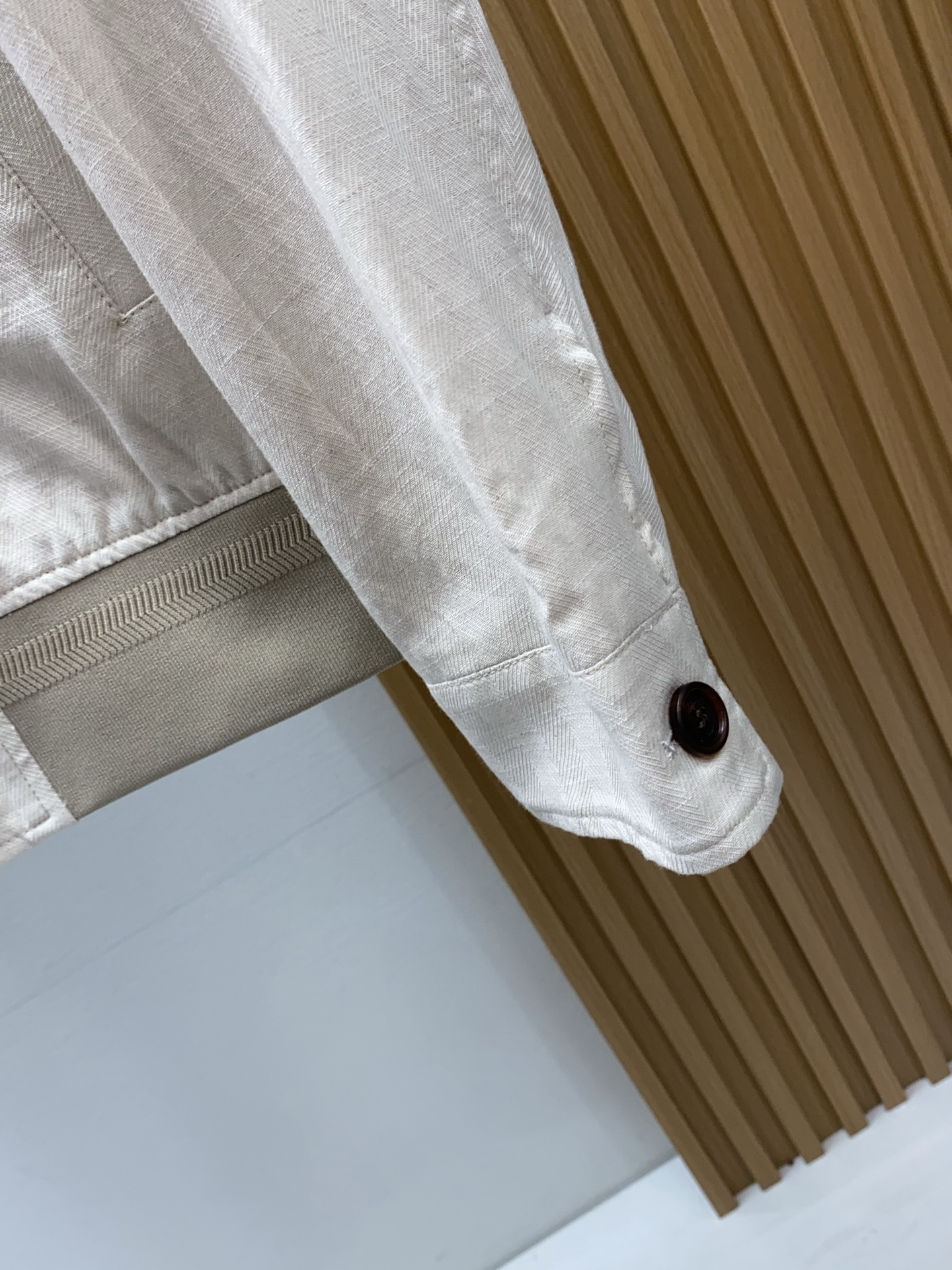 loro Piana 诺优翩雅 2026新款男士定制翻领商务休闲夹克外套。穿上简约干练的休闲外套，又是活