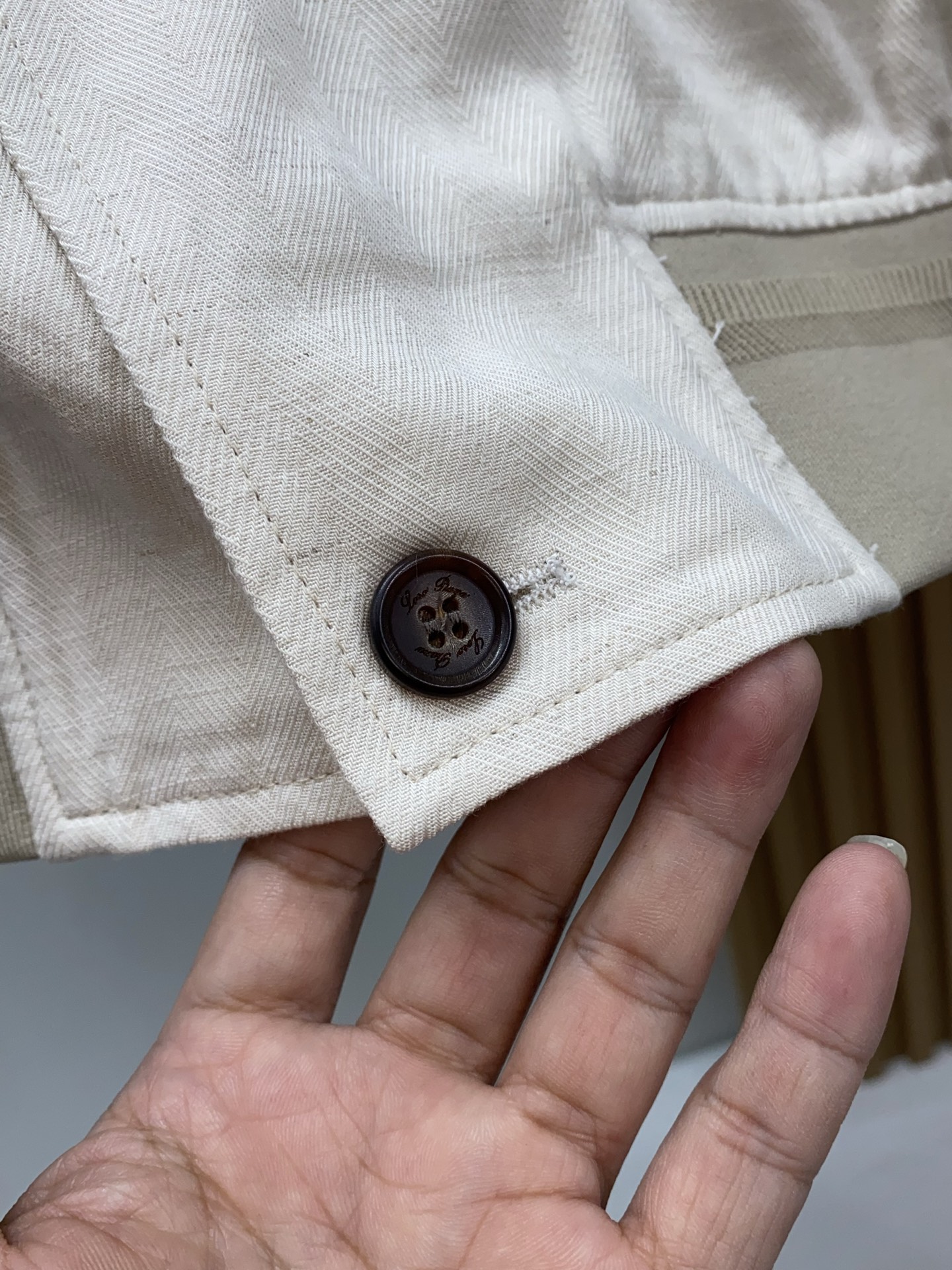 loro Piana 诺优翩雅 2026新款男士定制翻领商务休闲夹克外套。穿上简约干练的休闲外套，又是活