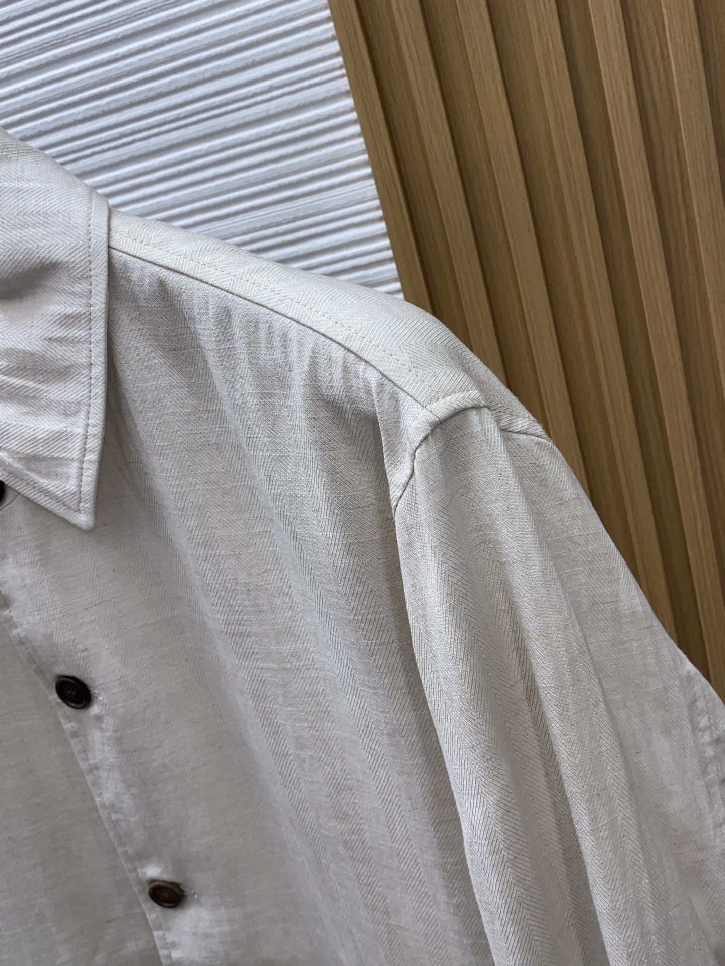loro Piana 诺优翩雅 2026新款男士定制翻领商务休闲夹克外套。穿上简约干练的休闲外套，又是活