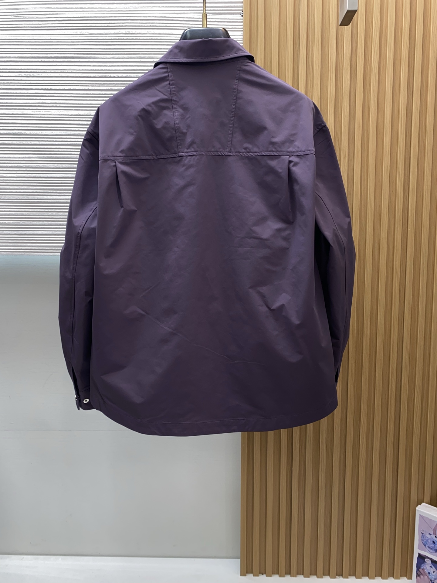 Loro piana 诺悠翩雅 2026新款男士休闲定制夹克外套。穿上简约干练的休闲外套，又是活力满满的