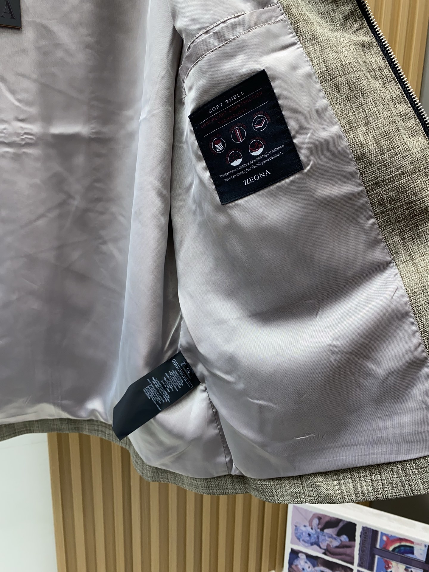 杰尼亚 2026新款男士休闲定制夹克外套。穿上简约干练的休闲外套，又是活力满满的状态，麻棉面料全部需要定