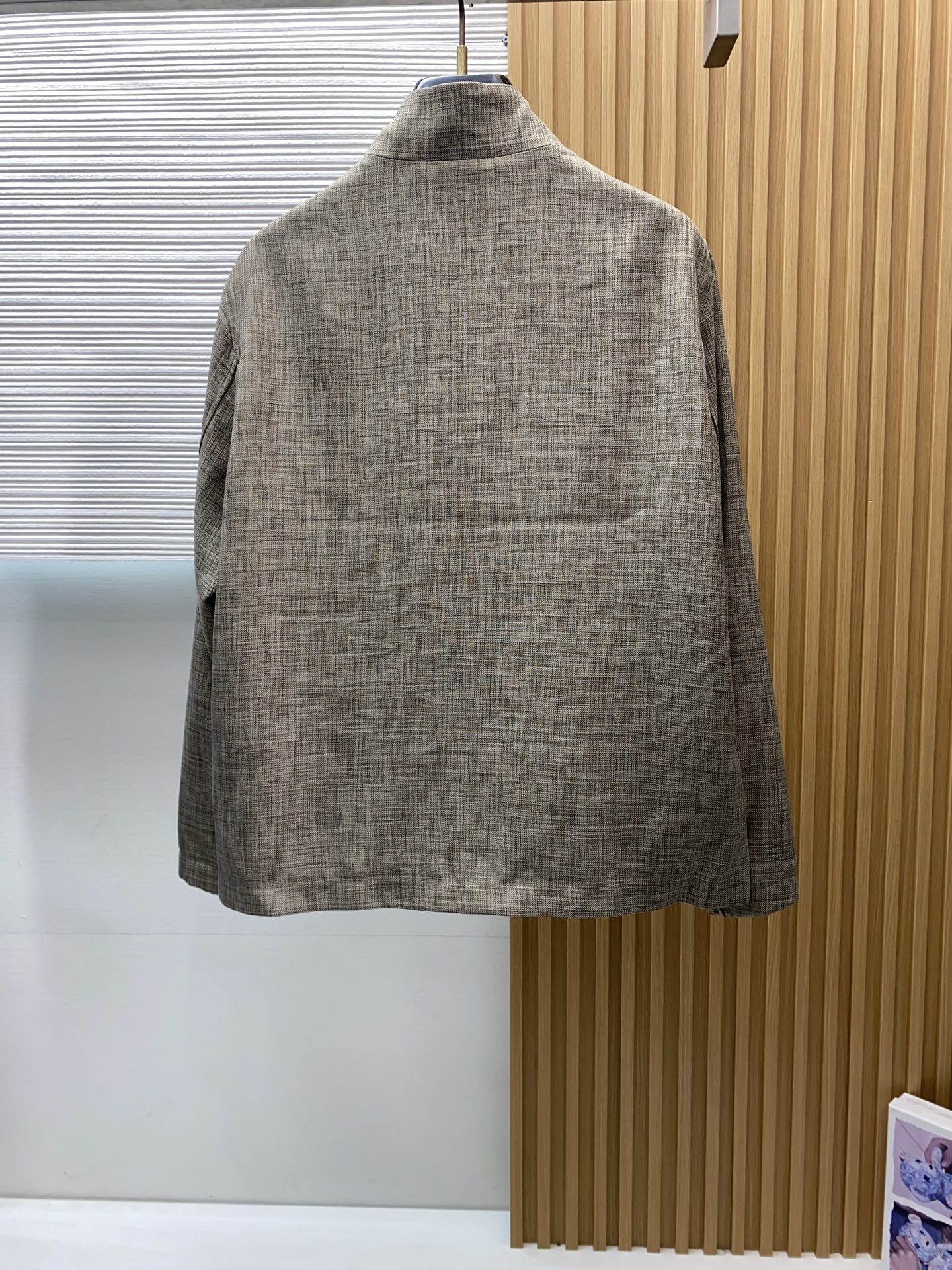 杰尼亚 2026新款男士休闲定制夹克外套。穿上简约干练的休闲外套，又是活力满满的状态，麻棉面料全部需要定