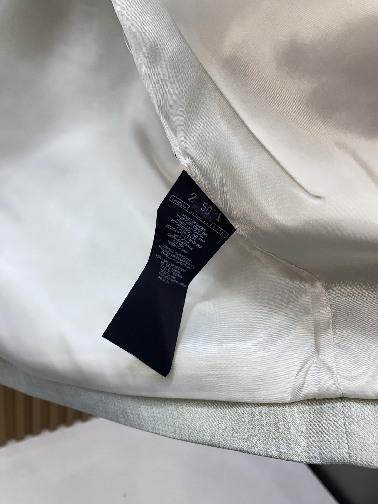 杰尼亚 2026新款男士休闲定制夹克外套。穿上简约干练的休闲外套，又是活力满满的状态，麻棉面料全部需要定