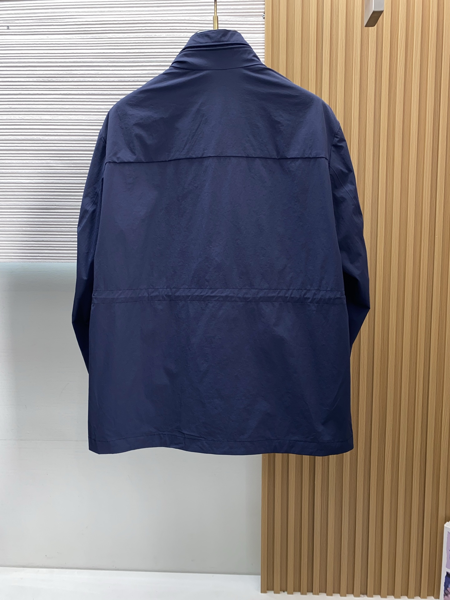 Loro piana 诺优翩雅 2026新款男士休闲定制夹克外套。穿上简约干练的休闲外套，又是活力满满的