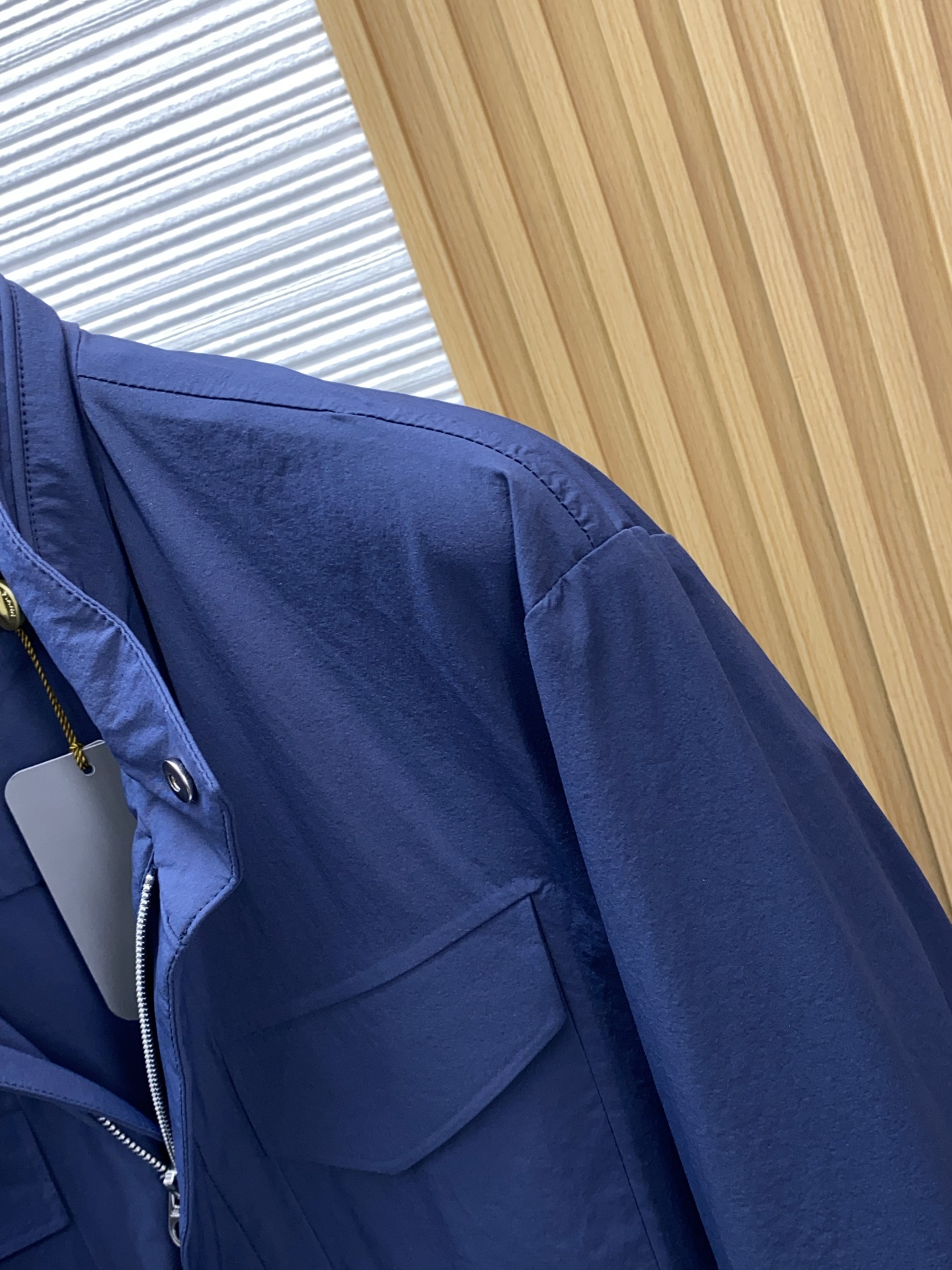 Loro piana 诺优翩雅 2026新款男士休闲定制夹克外套。穿上简约干练的休闲外套，又是活力满满的