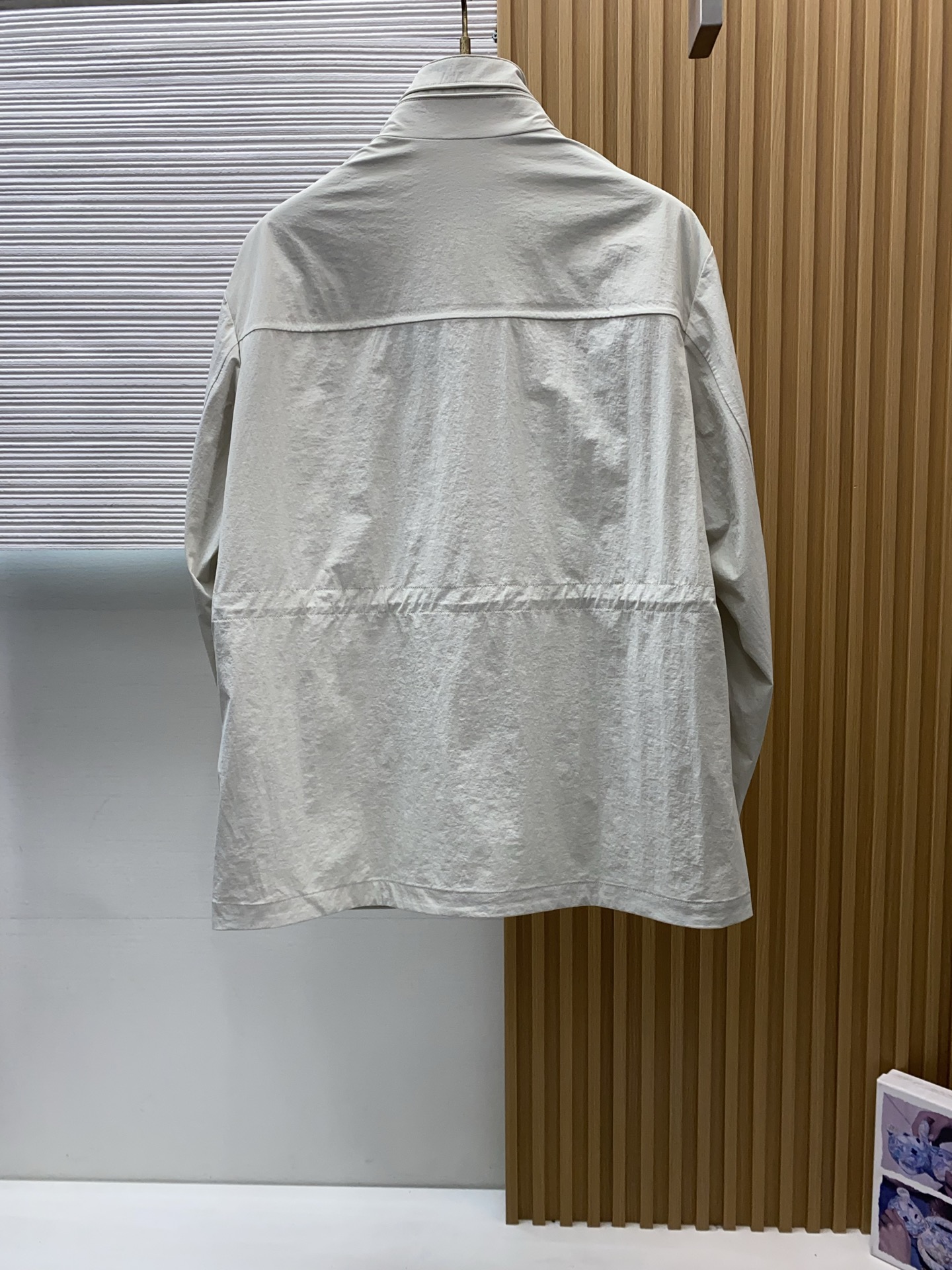 Loro piana 诺优翩雅 2026新款男士休闲定制夹克外套。穿上简约干练的休闲外套，又是活力满满的