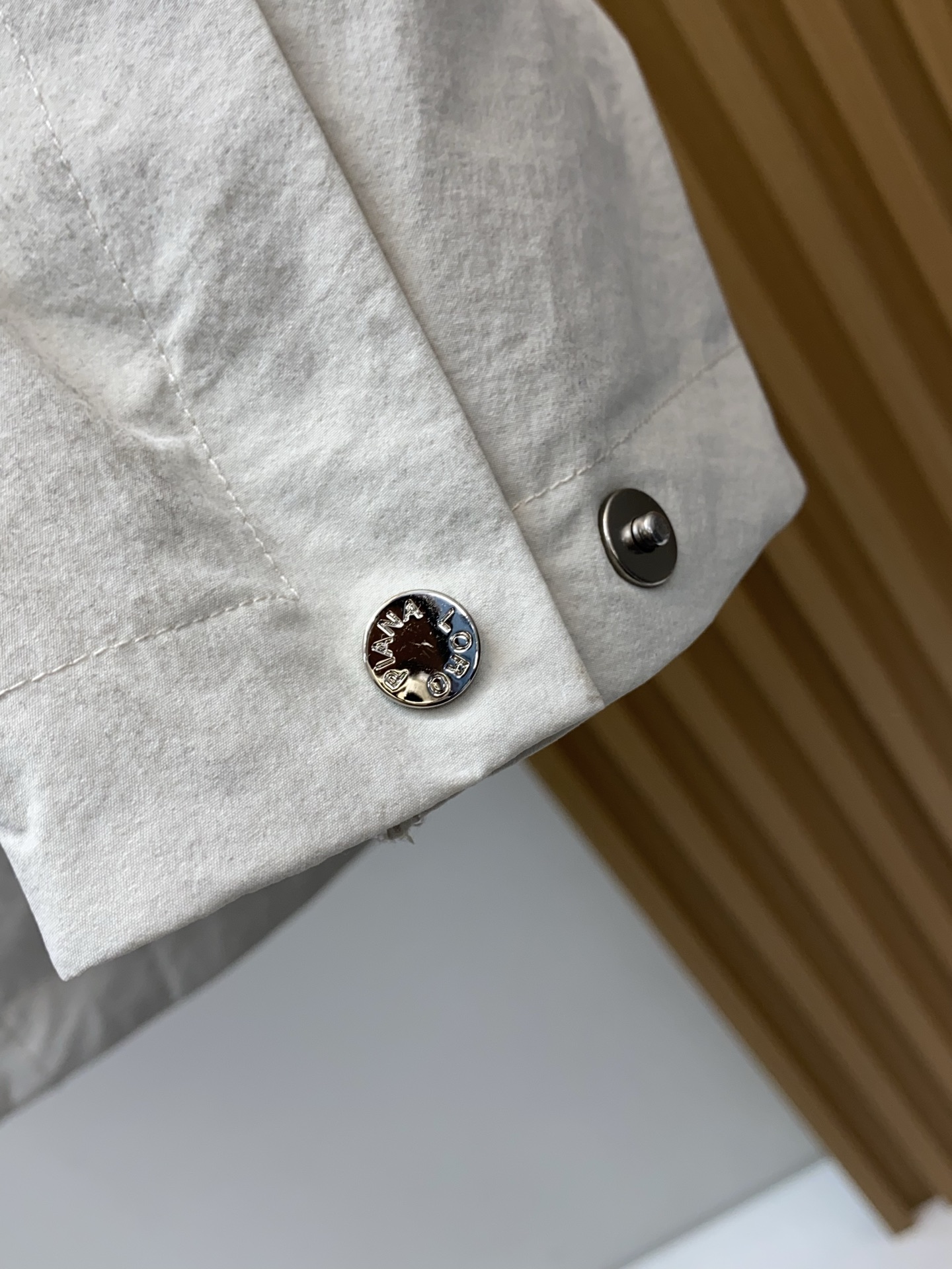 Loro piana 诺优翩雅 2026新款男士休闲定制夹克外套。穿上简约干练的休闲外套，又是活力满满的