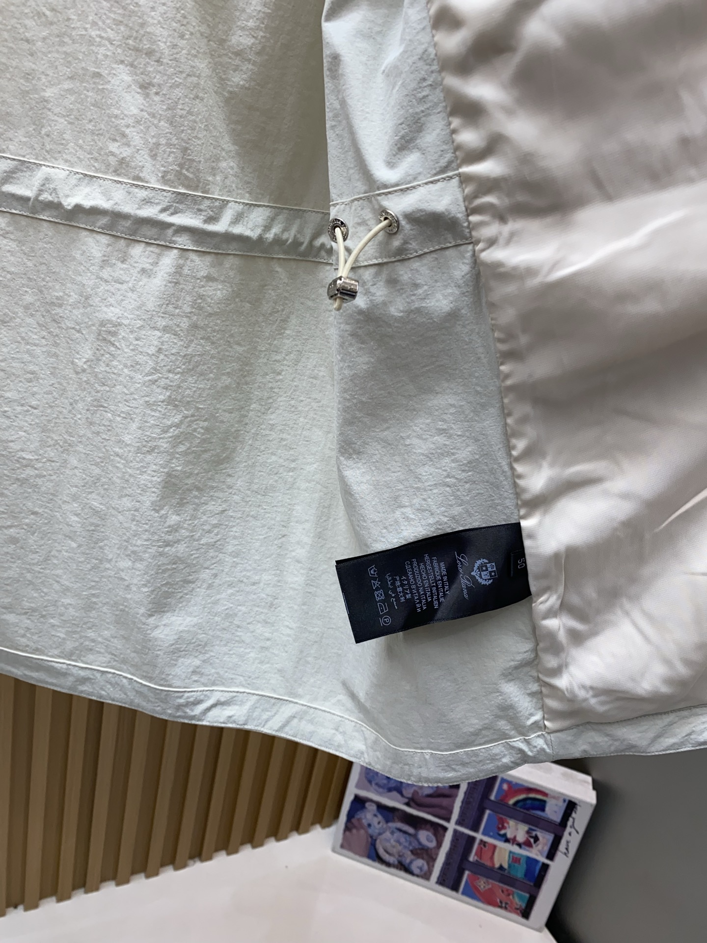 Loro piana 诺优翩雅 2026新款男士休闲定制夹克外套。穿上简约干练的休闲外套，又是活力满满的