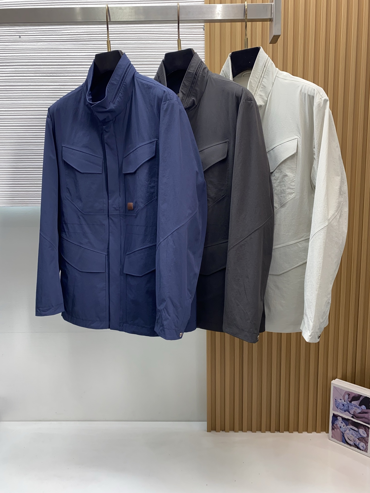 Loro piana 诺优翩雅 2026新款男士休闲定制夹克外套。穿上简约干练的休闲外套，又是活力满满的