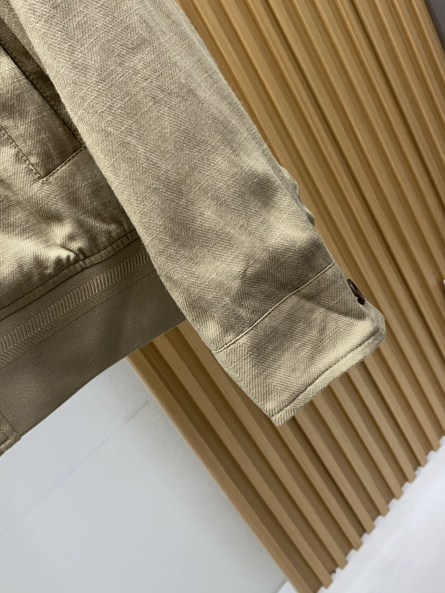 loro Piana 诺优翩雅 2026新款男士定制翻领商务休闲夹克外套。穿上简约干练的休闲外套，又是活