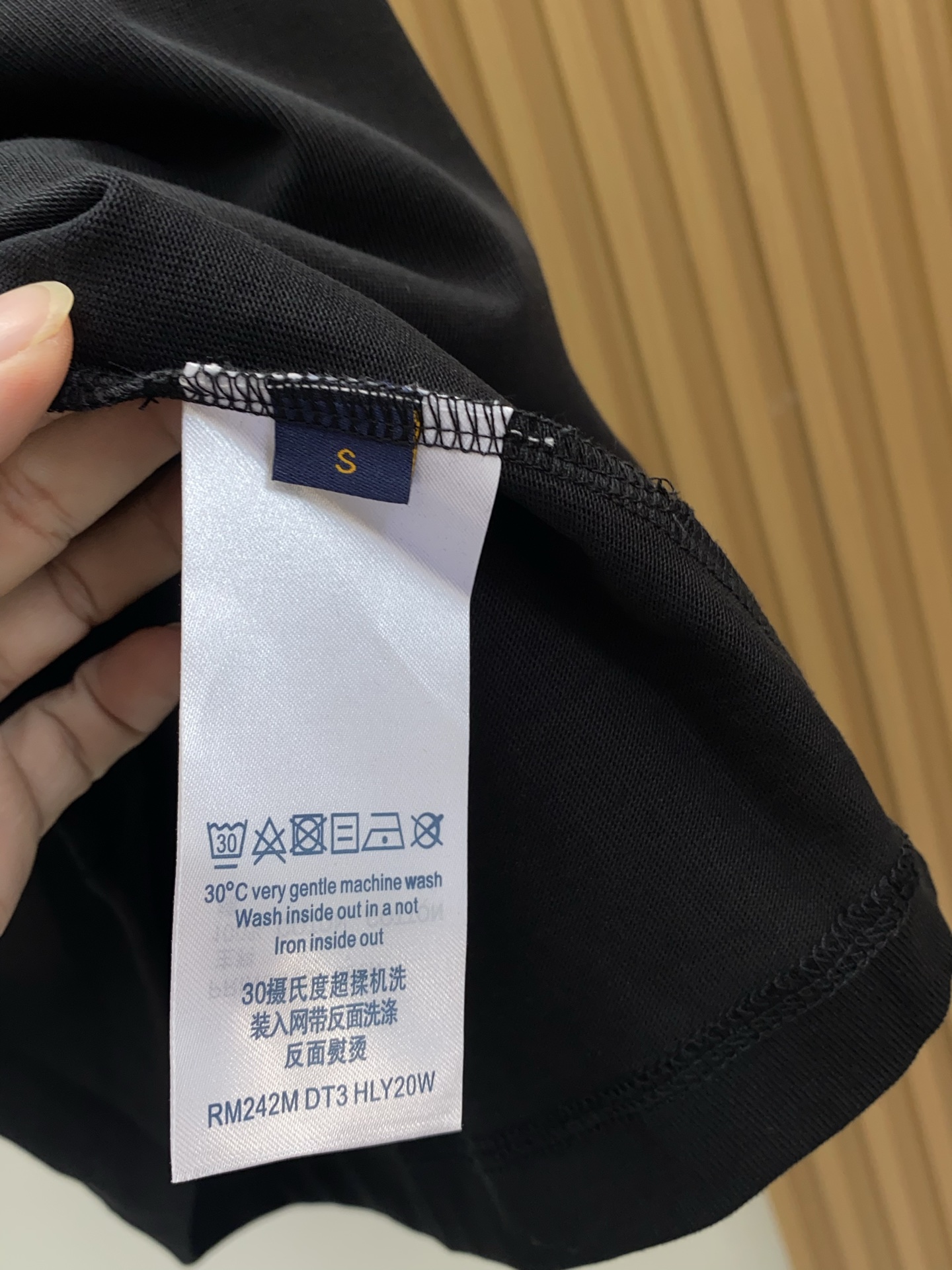 1v路易威登 26SS春夏新款 纯棉质圆领短袖 男士基础款专柜短袖T恤衫！贸易公司渠道稀出，同步官网发售