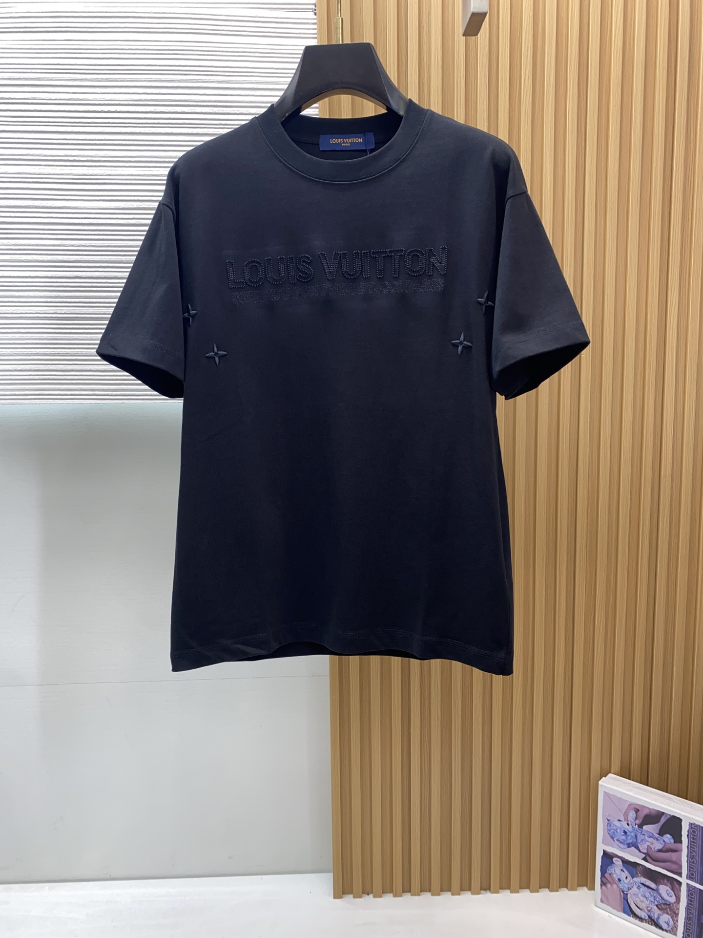 1v路易威登 26SS春夏新款 纯棉质圆领短袖 男士基础款专柜短袖T恤衫！贸易公司渠道稀出，同步官网发售