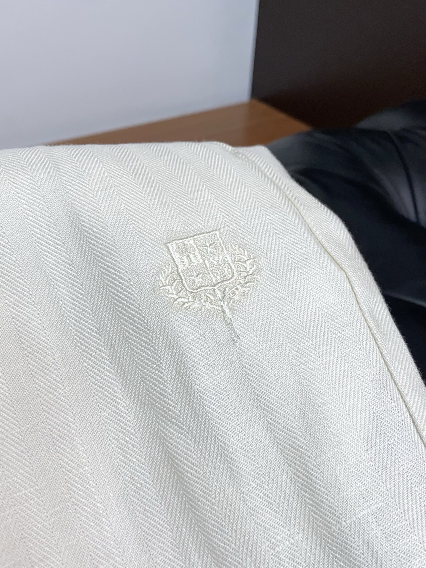 Loro piana 诺悠偏雅 26春夏新款 休闲裤 干净利落剪裁，都市风十足 采用精纺棉麻纤维面料手感