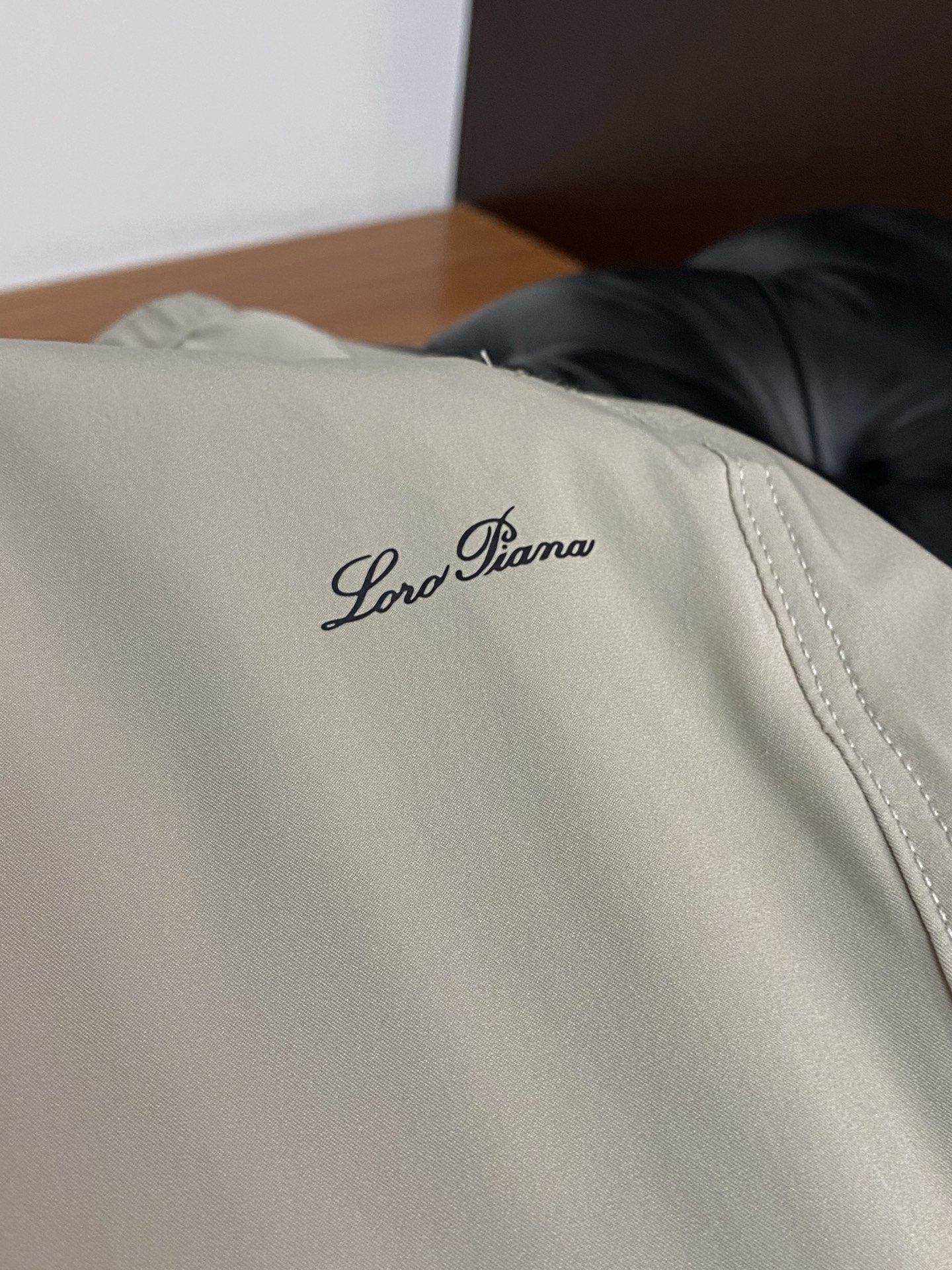 Loro piana 诺悠偏雅 26春夏新款 休闲裤 干净利落剪裁，都市风十足 采用精纺面料手感软糯干爽