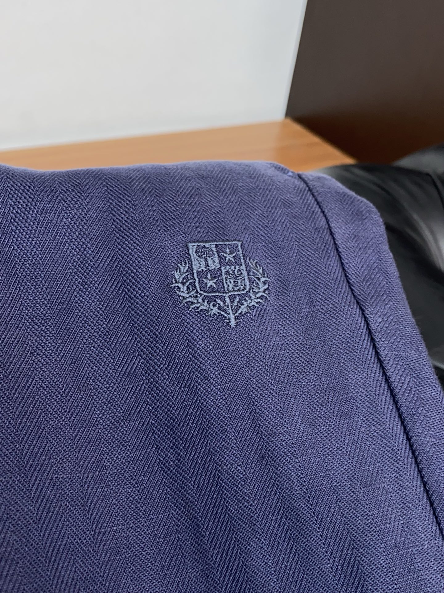 Loro piana 诺悠偏雅 26春夏新款 休闲裤 干净利落剪裁，都市风十足 采用精纺棉麻纤维面料手感