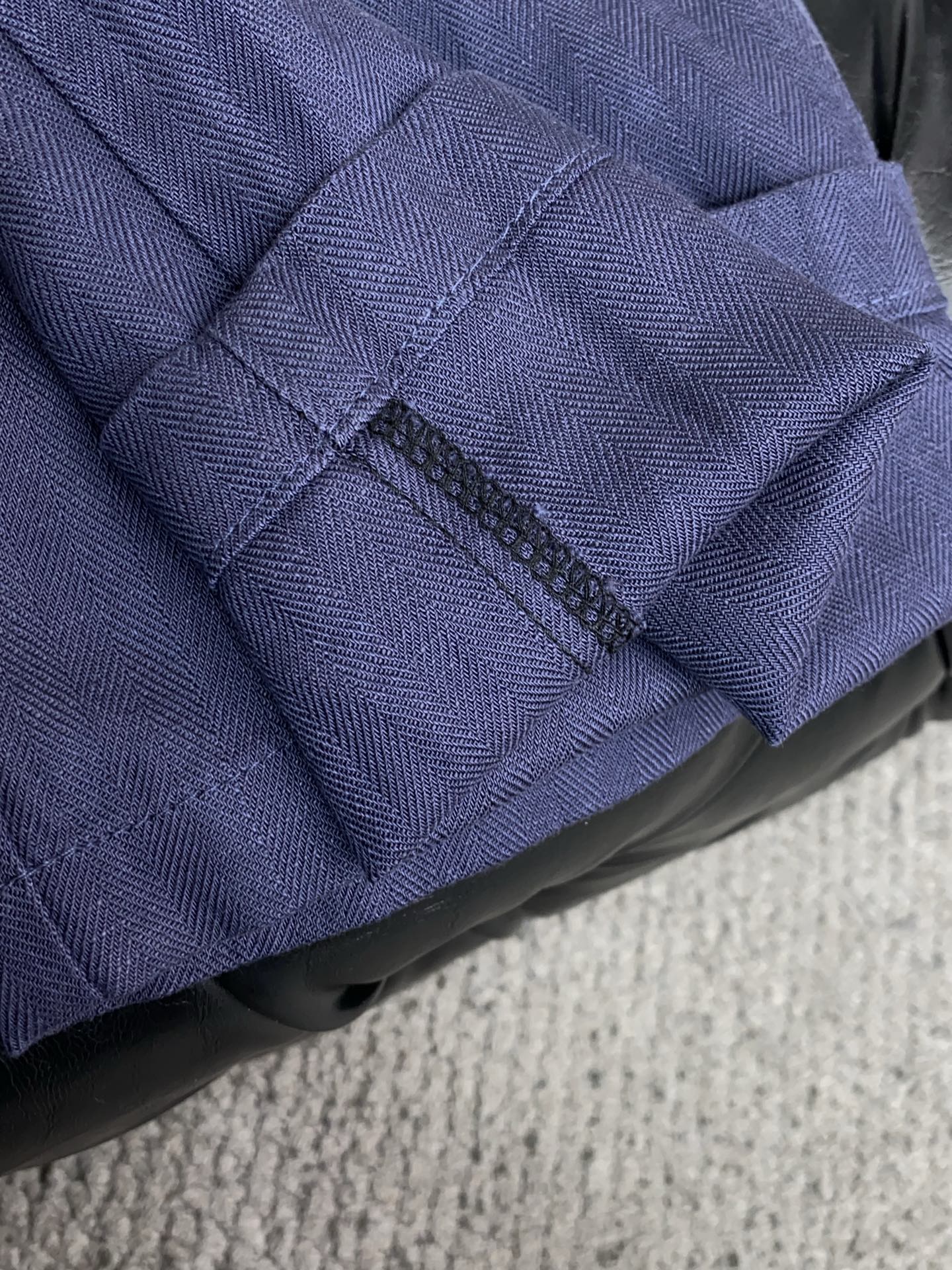 Loro piana 诺悠偏雅 26春夏新款 休闲裤 干净利落剪裁，都市风十足 采用精纺棉麻纤维面料手感