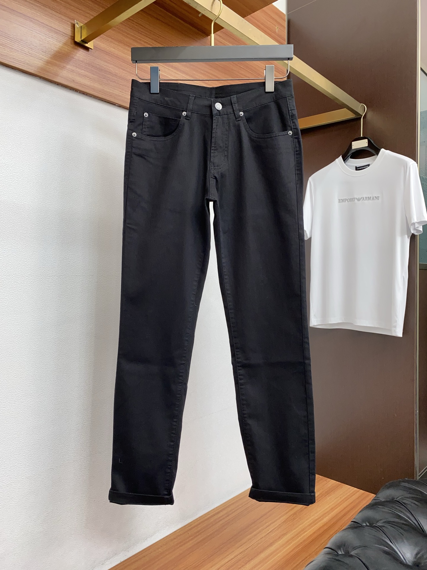 Loro piana 诺悠翩雅 26春夏新款竹节棉休闲裤 干净利落剪裁，都市风十足 采用精纺面料手感软糯