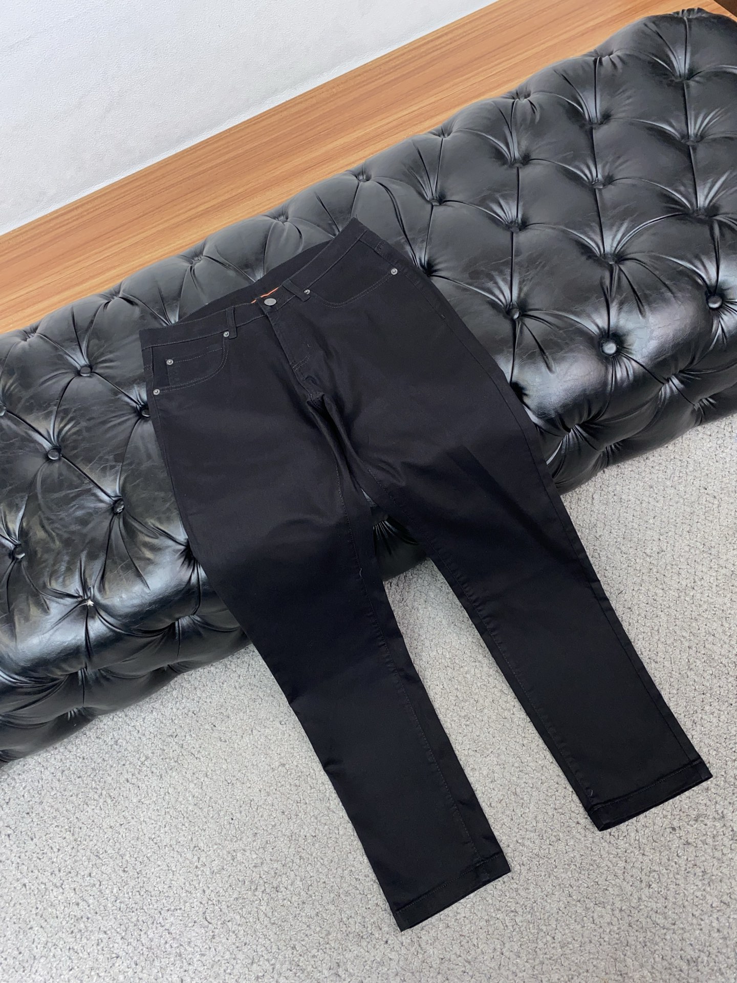 Loro piana 诺悠翩雅 26春夏新款竹节棉休闲裤 干净利落剪裁，都市风十足 采用精纺面料手感软糯