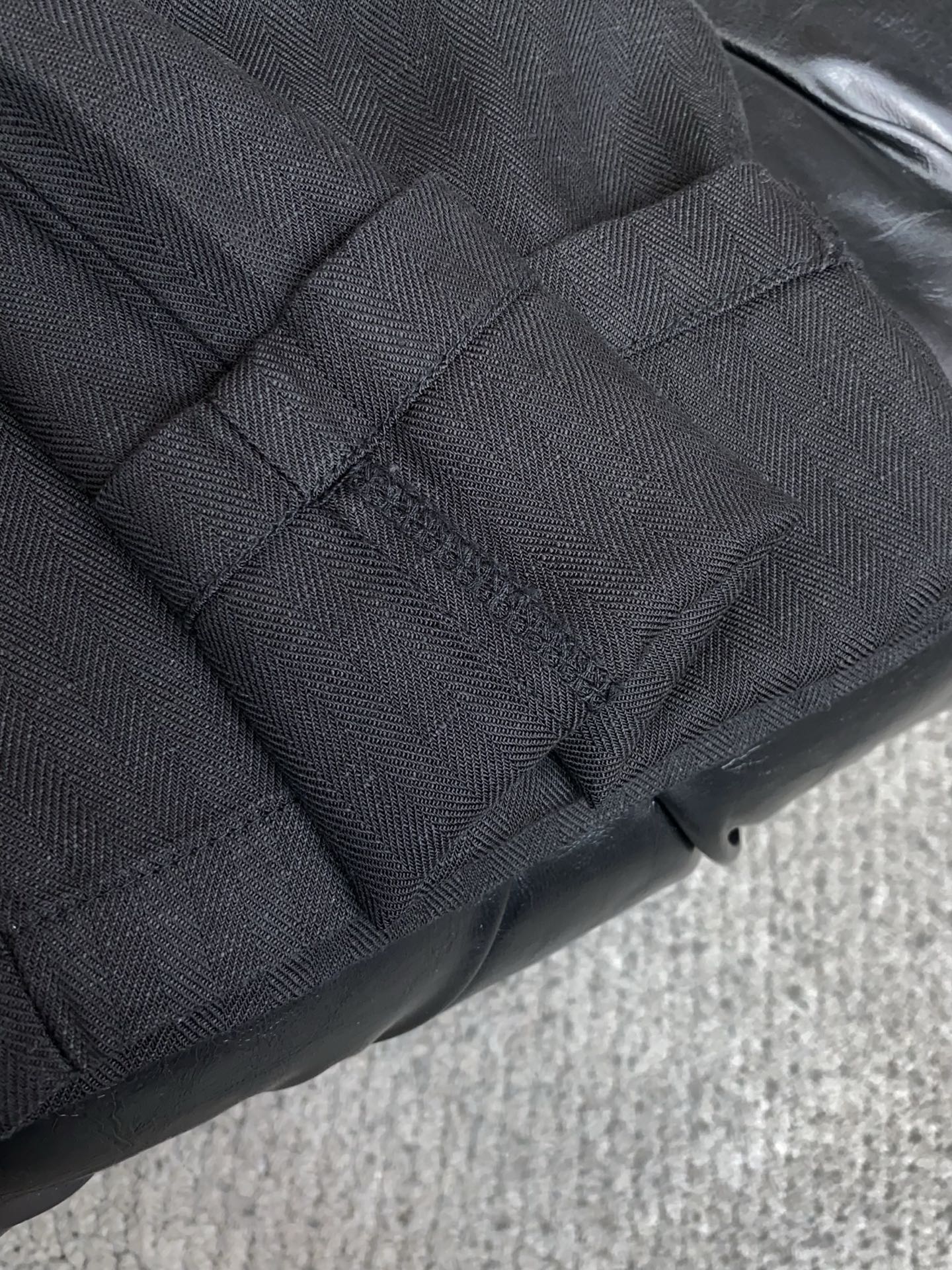 Loro piana 诺悠偏雅 26春夏新款 休闲裤 干净利落剪裁，都市风十足 采用精纺棉麻纤维面料手感