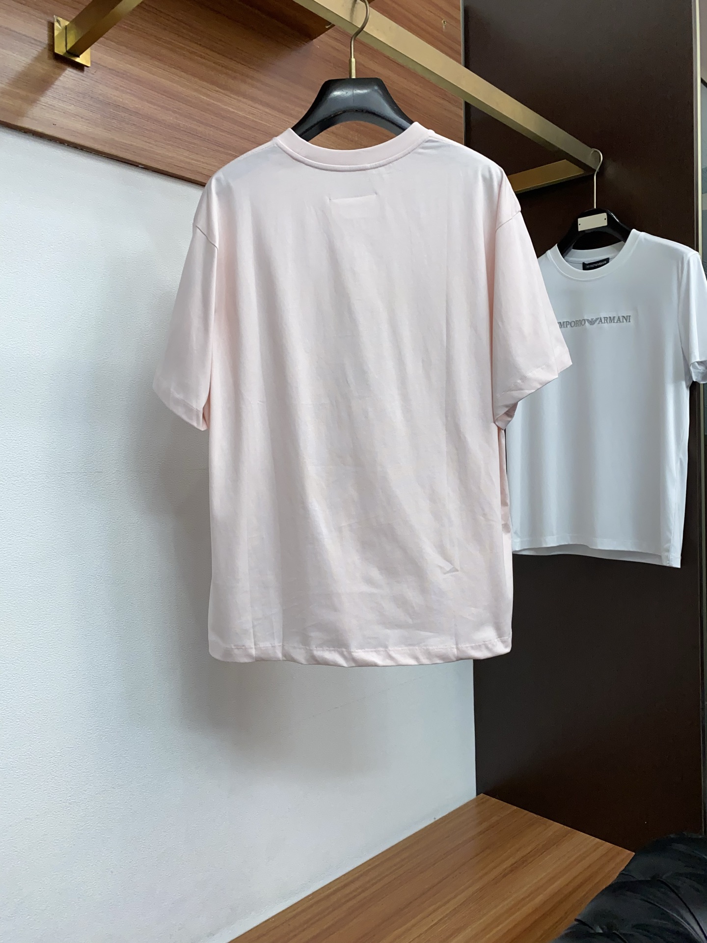 马吉拉 2026新款AW新品，时尚休闲打短袖 专柜同步有售，定制长绒棉面料，工艺极度复杂，视觉相当雅致时