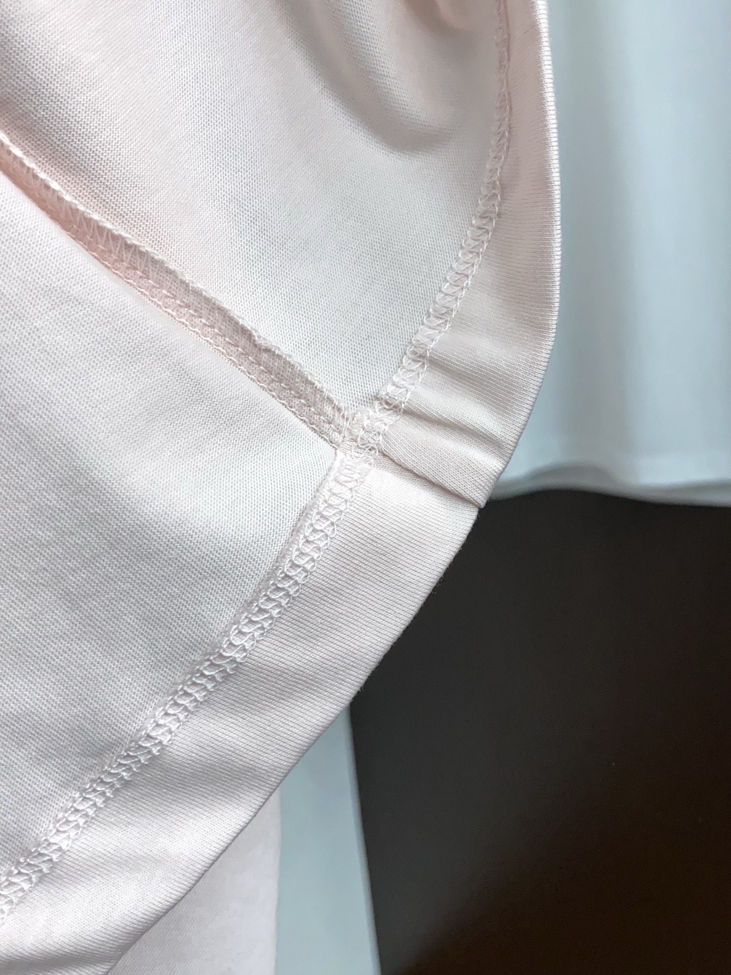 马吉拉 2026新款AW新品，时尚休闲打短袖 专柜同步有售，定制长绒棉面料，工艺极度复杂，视觉相当雅致时