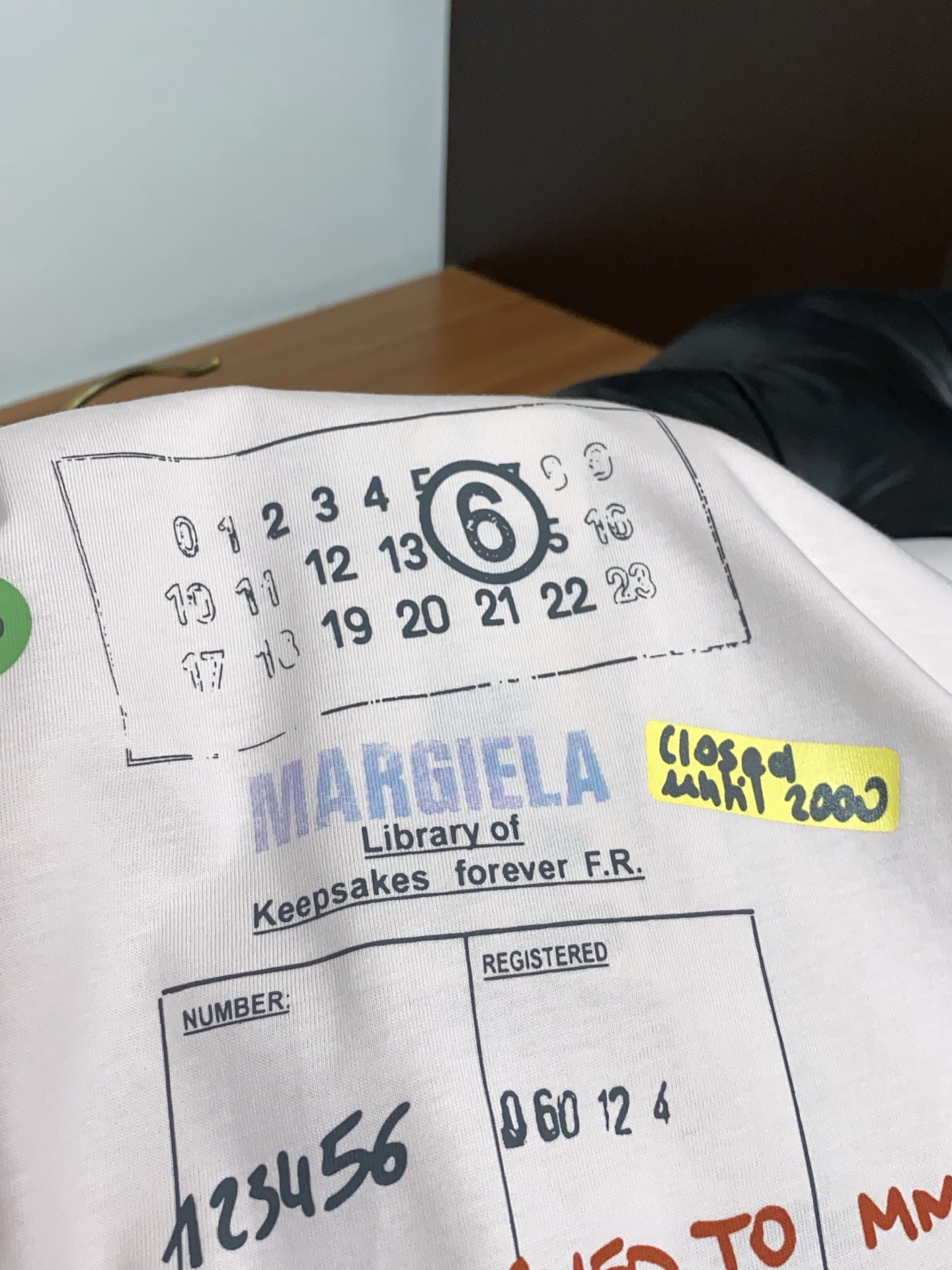 马吉拉 2026新款AW新品，时尚休闲打短袖 专柜同步有售，定制长绒棉面料，工艺极度复杂，视觉相当雅致时