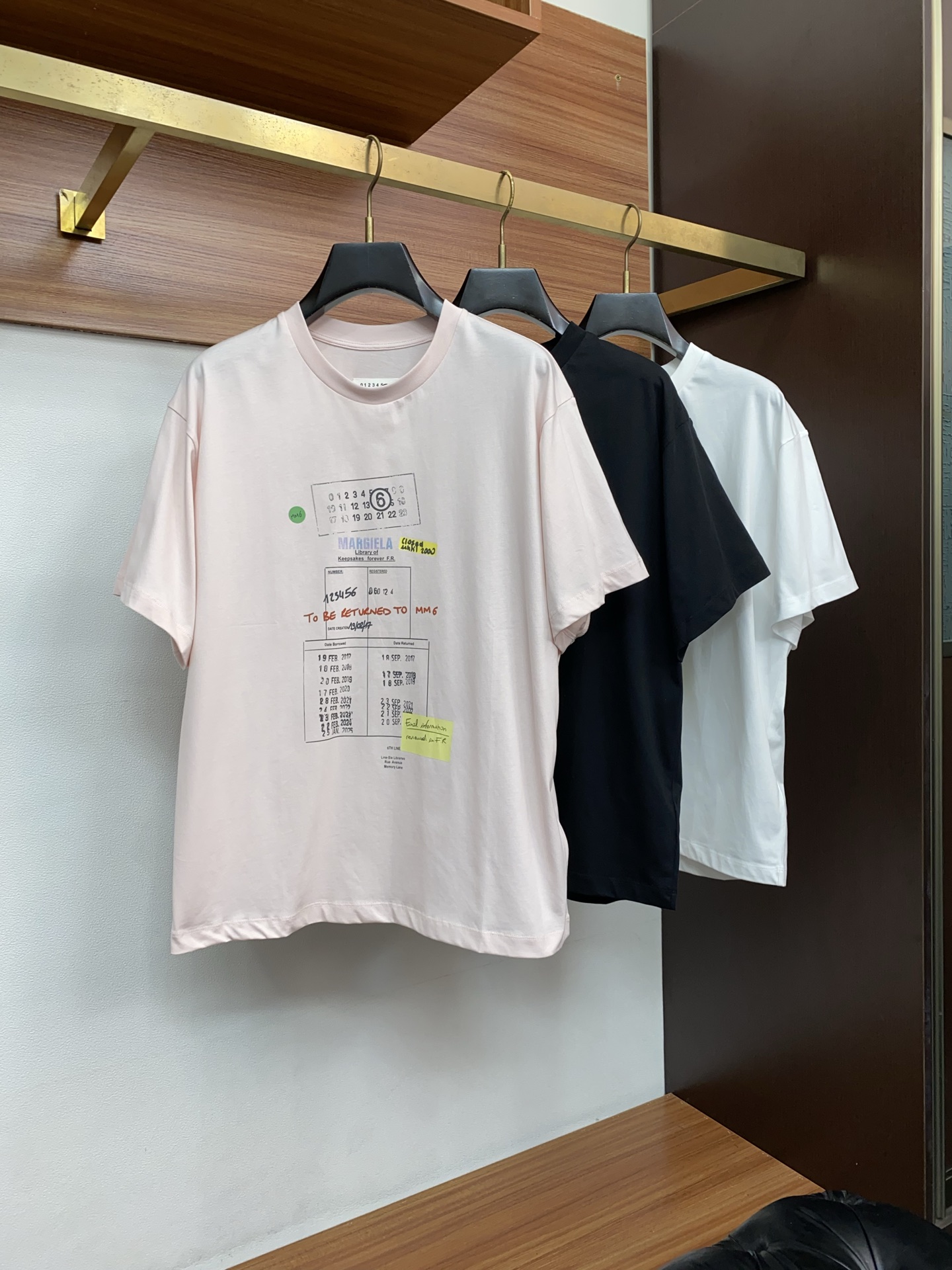 马吉拉 2026新款AW新品，时尚休闲打短袖 专柜同步有售，定制长绒棉面料，工艺极度复杂，视觉相当雅致时