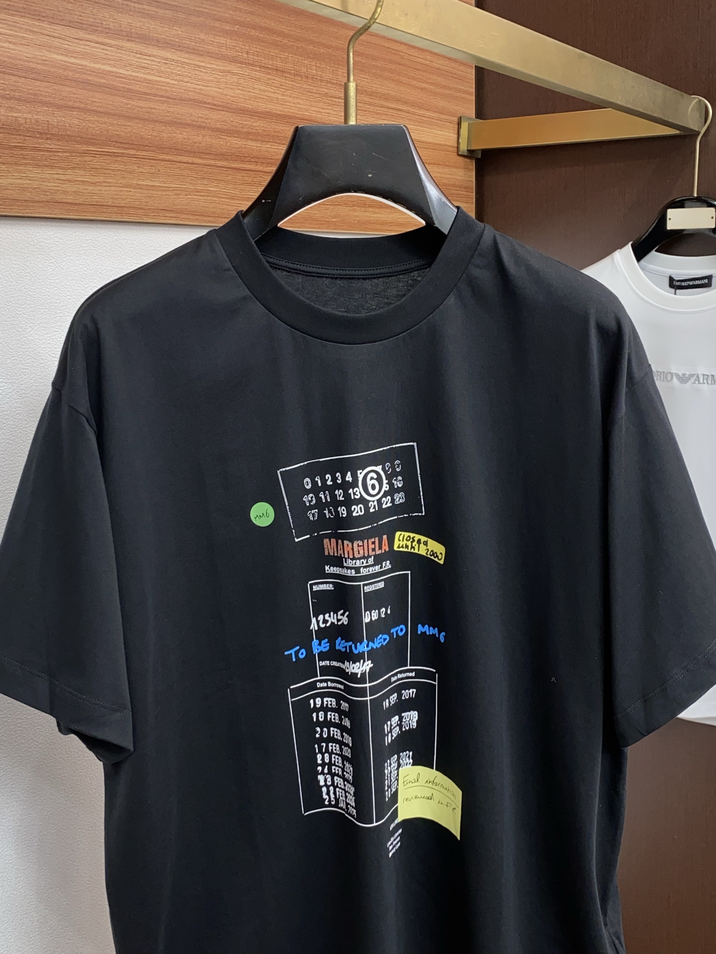 马吉拉 2026新款AW新品，时尚休闲打短袖 专柜同步有售，定制长绒棉面料，工艺极度复杂，视觉相当雅致时