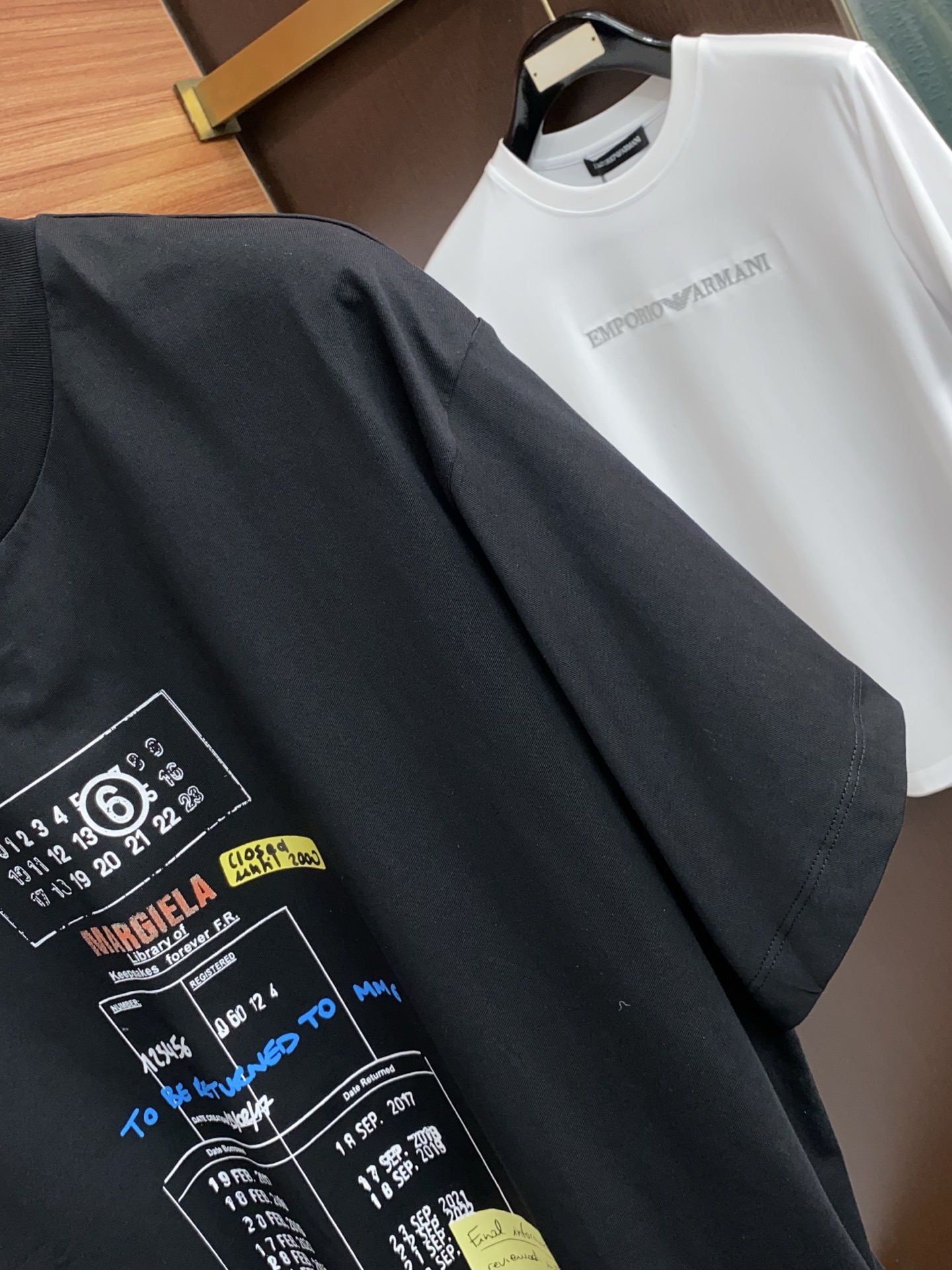 马吉拉 2026新款AW新品，时尚休闲打短袖 专柜同步有售，定制长绒棉面料，工艺极度复杂，视觉相当雅致时