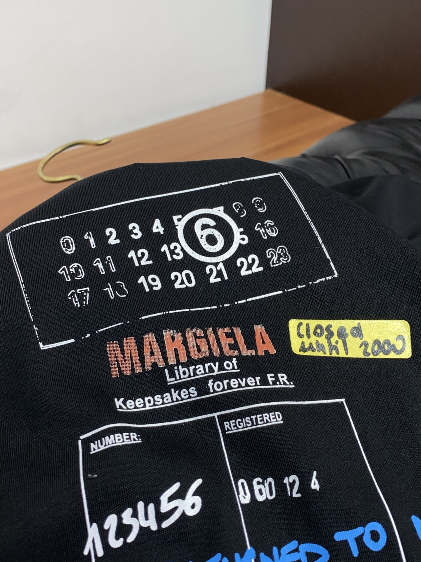 马吉拉 2026新款AW新品，时尚休闲打短袖 专柜同步有售，定制长绒棉面料，工艺极度复杂，视觉相当雅致时