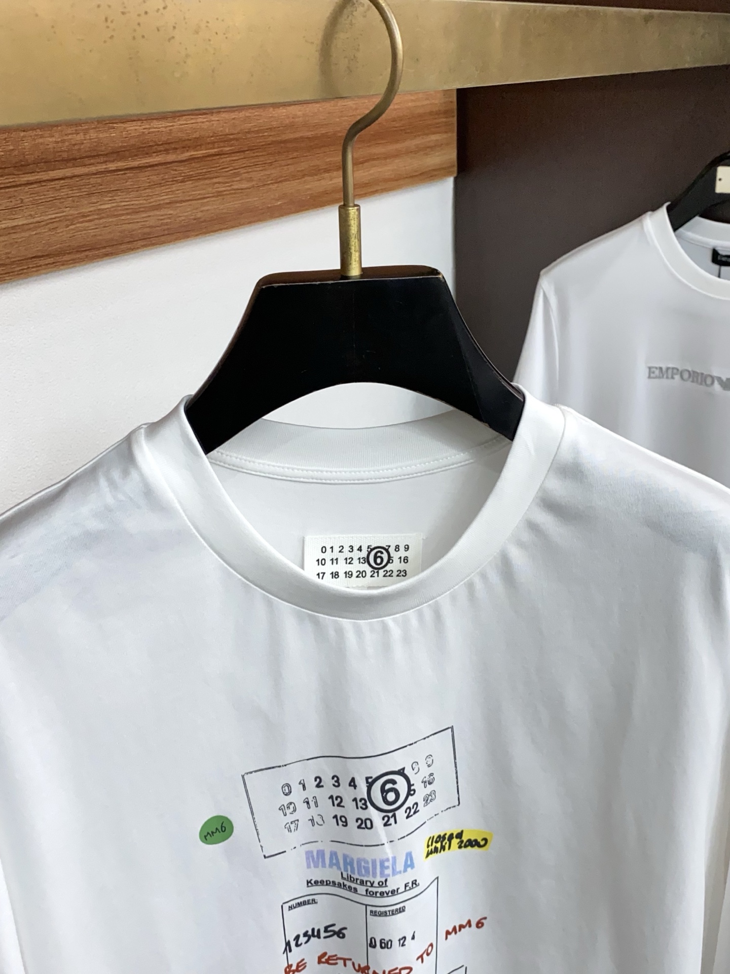 马吉拉 2026新款AW新品，时尚休闲打短袖 专柜同步有售，定制长绒棉面料，工艺极度复杂，视觉相当雅致时