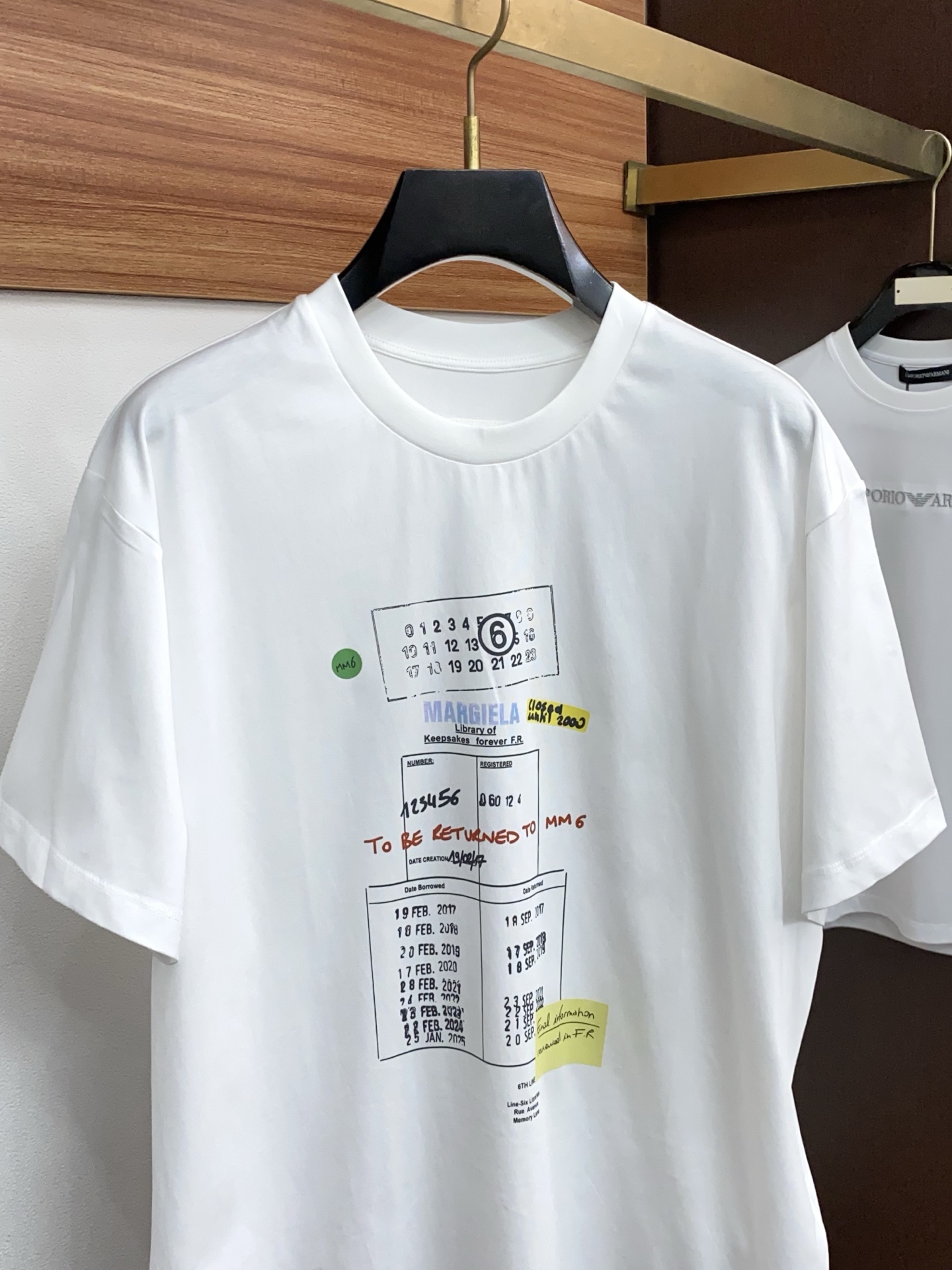 马吉拉 2026新款AW新品，时尚休闲打短袖 专柜同步有售，定制长绒棉面料，工艺极度复杂，视觉相当雅致时