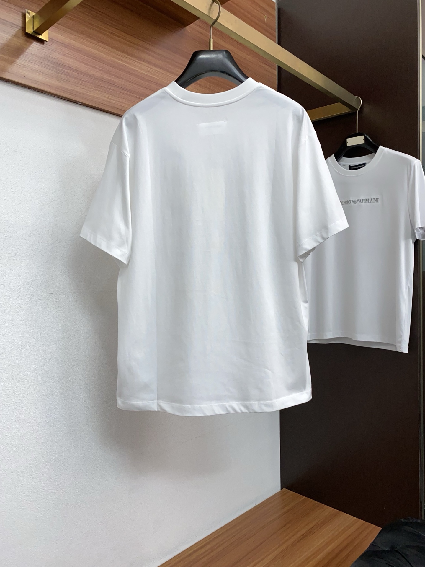 马吉拉 2026新款AW新品，时尚休闲打短袖 专柜同步有售，定制长绒棉面料，工艺极度复杂，视觉相当雅致时