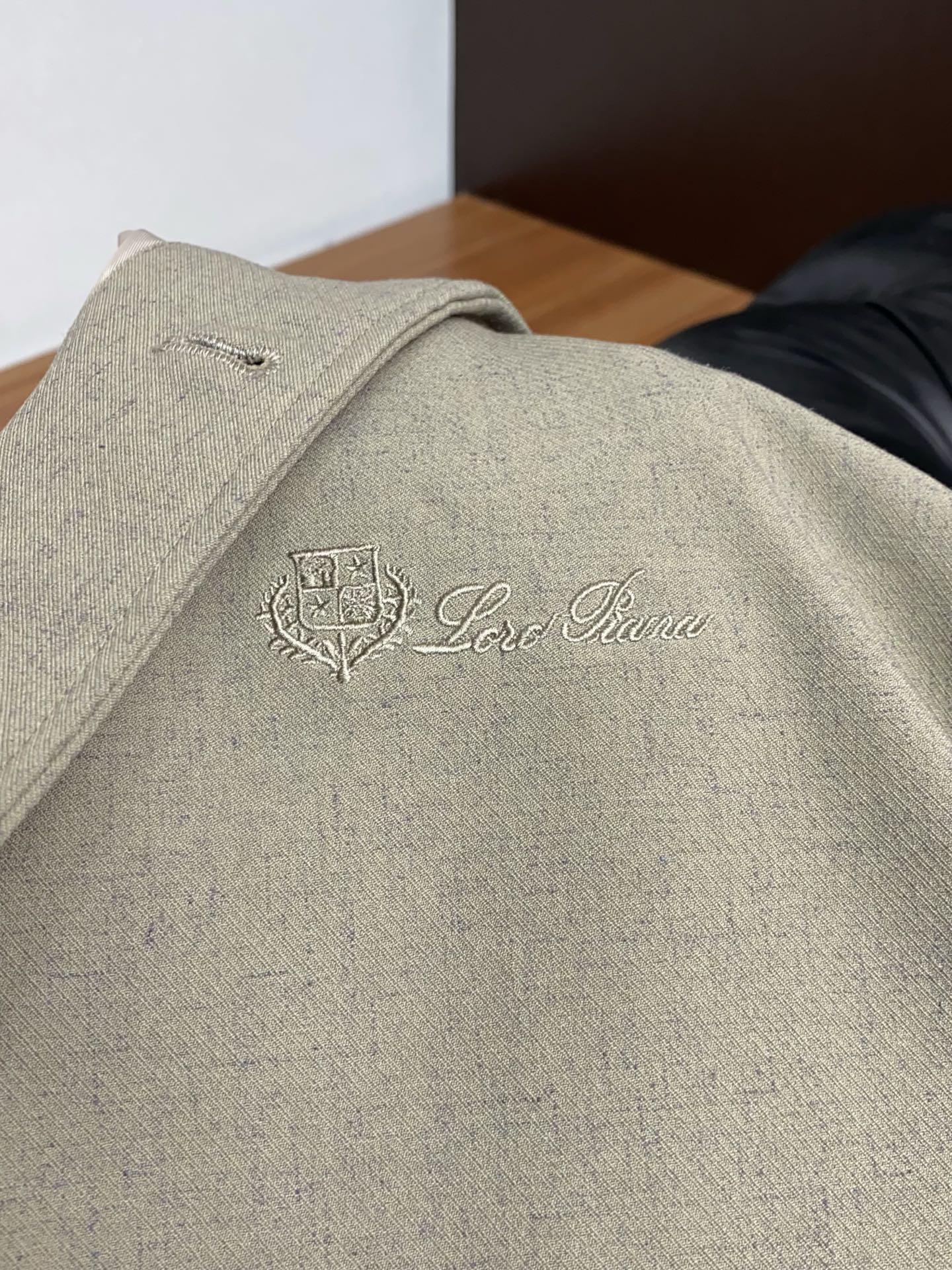 杰尼亚 2026新款男士休闲定制夹克外套。穿上简约干练的休闲外套，又是活力满满的状态，麻棉面料全部需要定