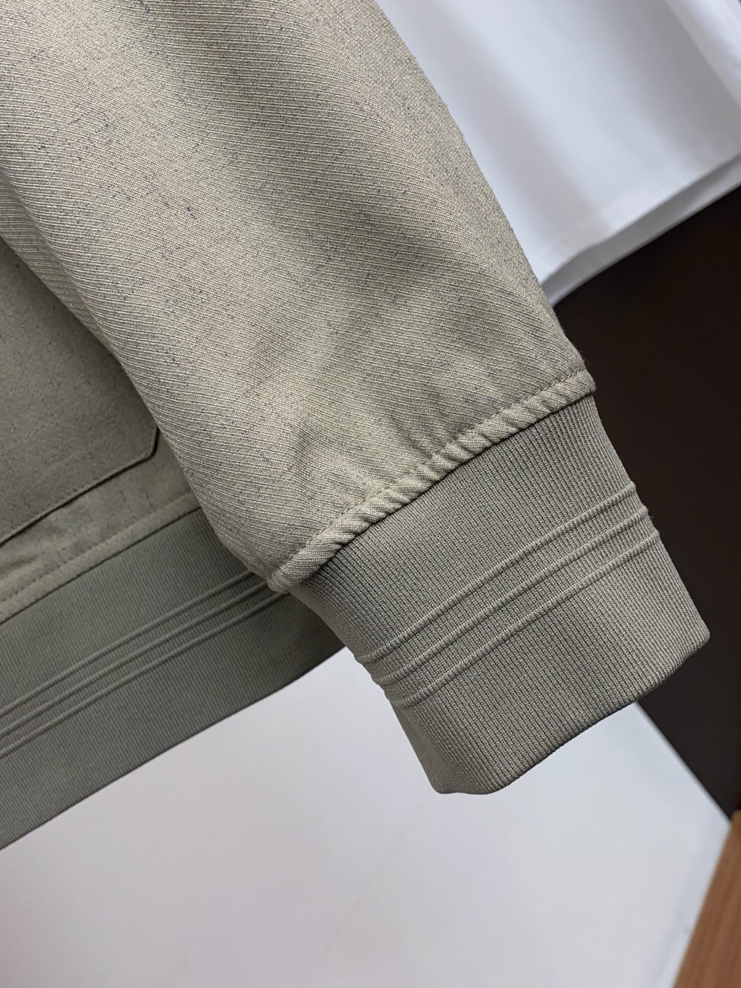 杰尼亚 2026新款男士休闲定制夹克外套。穿上简约干练的休闲外套，又是活力满满的状态，麻棉面料全部需要定