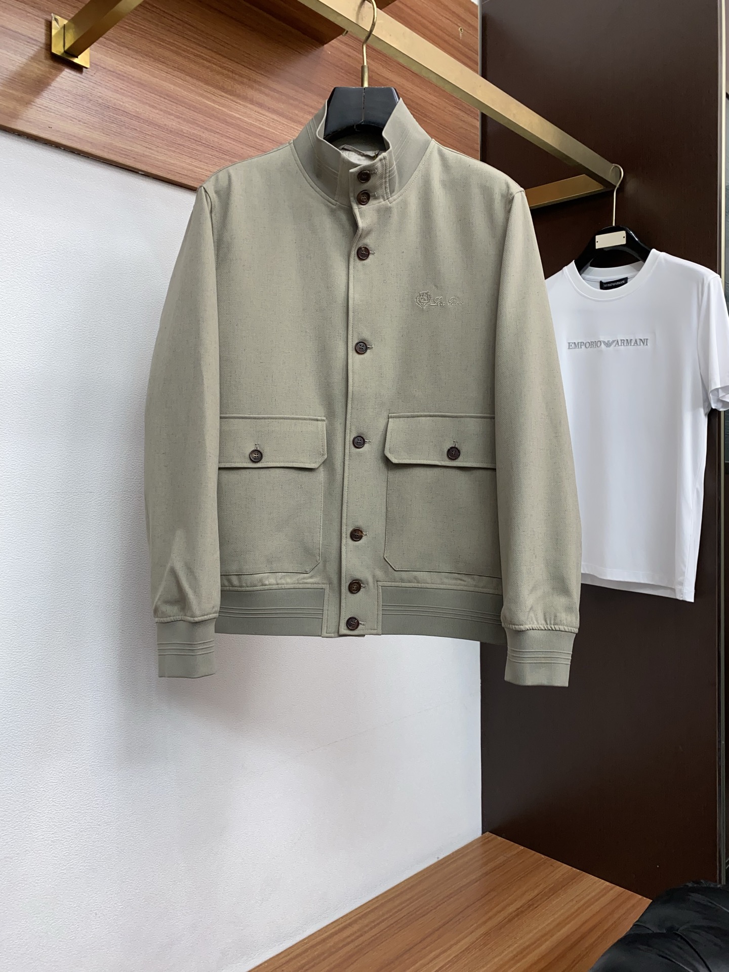 杰尼亚 2026新款男士休闲定制夹克外套。穿上简约干练的休闲外套，又是活力满满的状态，麻棉面料全部需要定