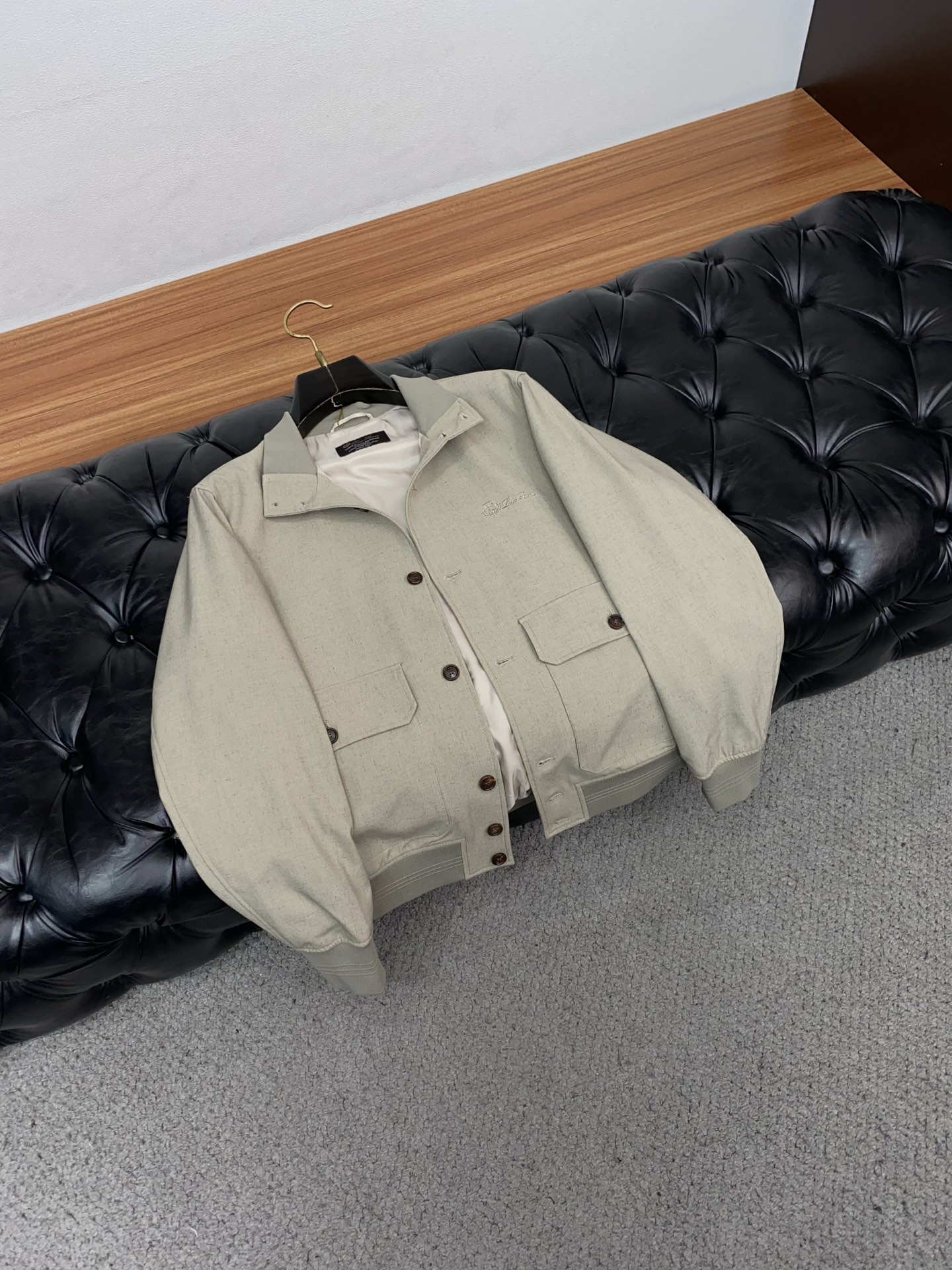 杰尼亚 2026新款男士休闲定制夹克外套。穿上简约干练的休闲外套，又是活力满满的状态，麻棉面料全部需要定