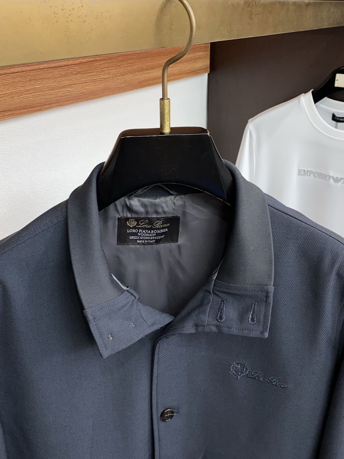 杰尼亚 2026新款男士休闲定制夹克外套。穿上简约干练的休闲外套，又是活力满满的状态，麻棉面料全部需要定