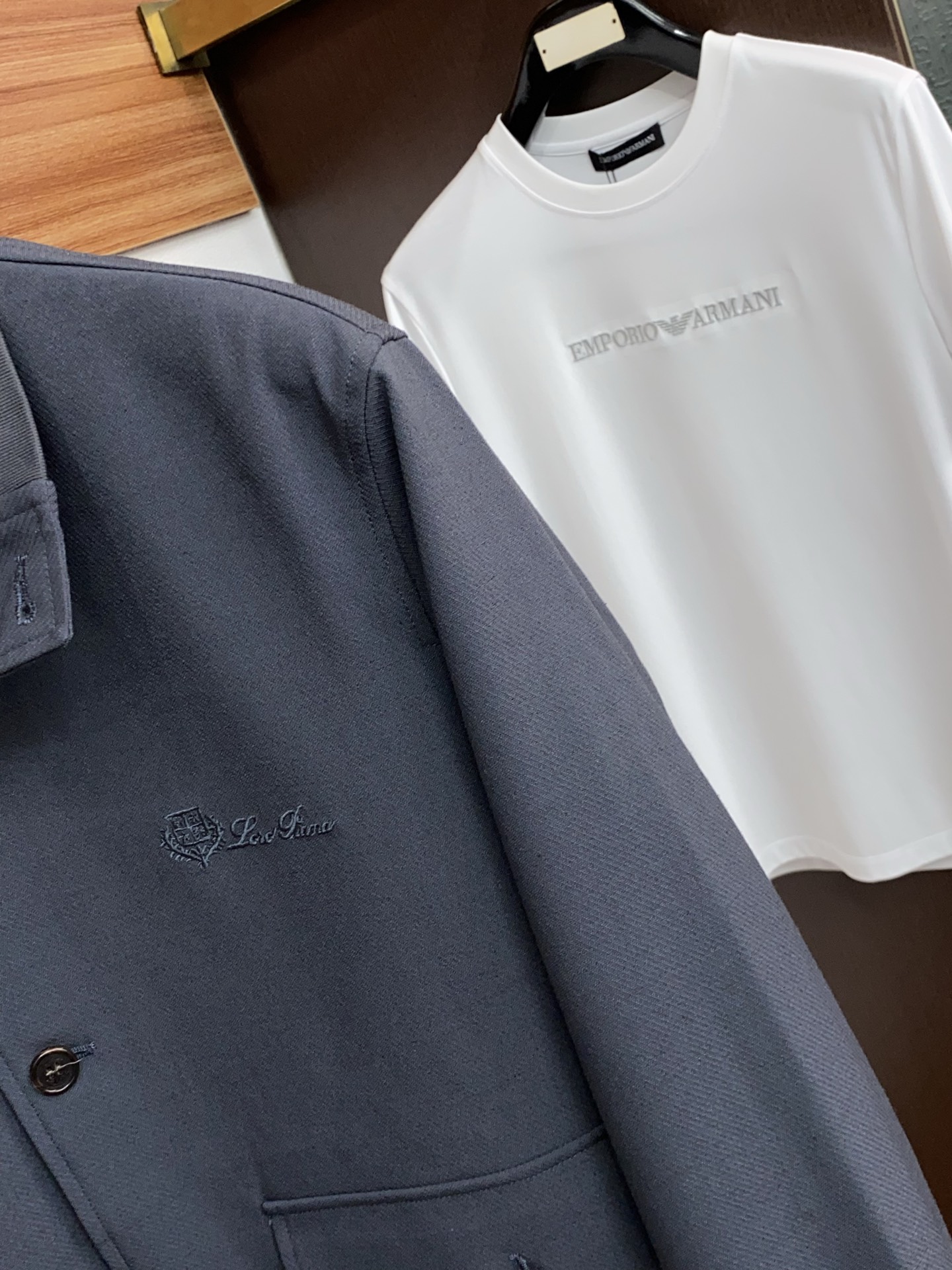 杰尼亚 2026新款男士休闲定制夹克外套。穿上简约干练的休闲外套，又是活力满满的状态，麻棉面料全部需要定