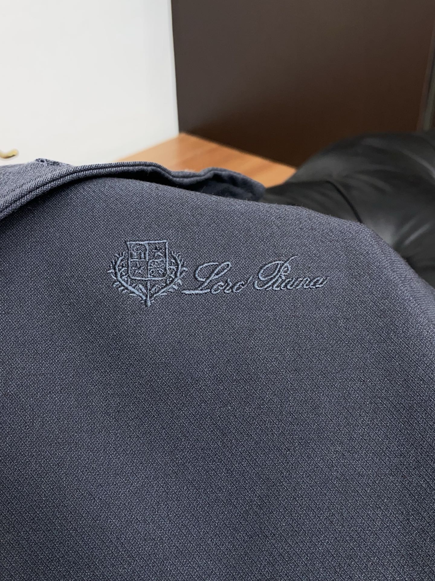 杰尼亚 2026新款男士休闲定制夹克外套。穿上简约干练的休闲外套，又是活力满满的状态，麻棉面料全部需要定