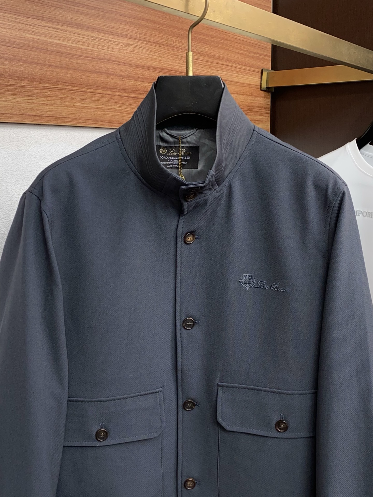 杰尼亚 2026新款男士休闲定制夹克外套。穿上简约干练的休闲外套，又是活力满满的状态，麻棉面料全部需要定