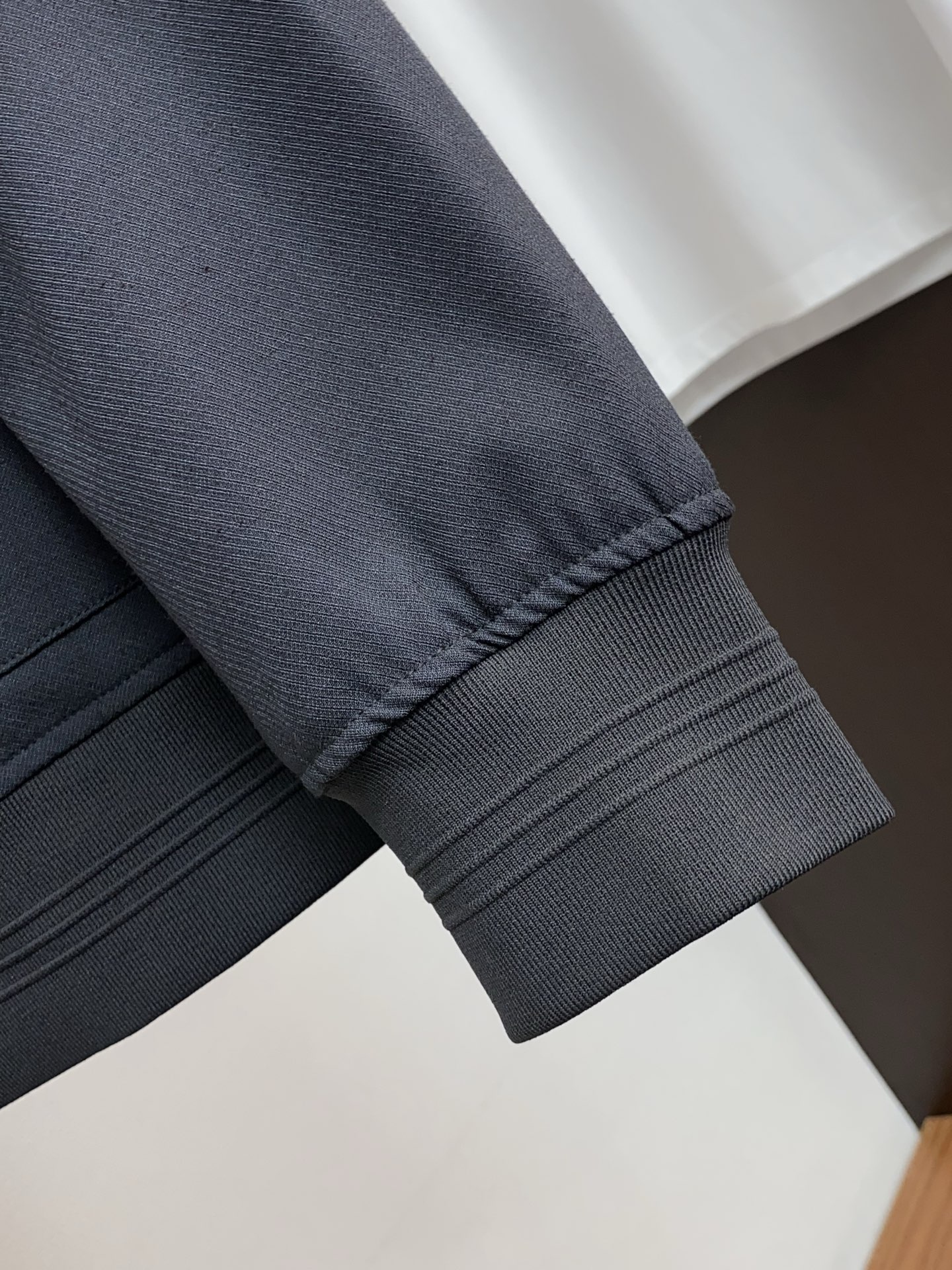 杰尼亚 2026新款男士休闲定制夹克外套。穿上简约干练的休闲外套，又是活力满满的状态，麻棉面料全部需要定