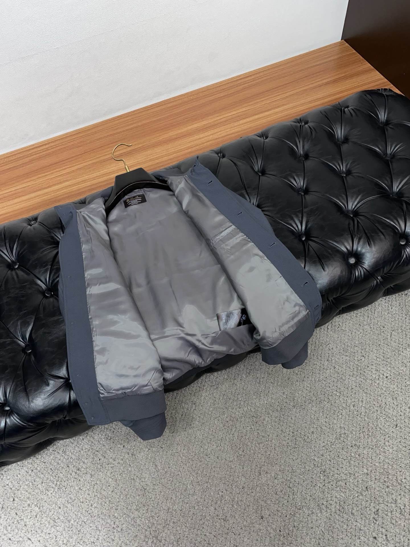 杰尼亚 2026新款男士休闲定制夹克外套。穿上简约干练的休闲外套，又是活力满满的状态，麻棉面料全部需要定