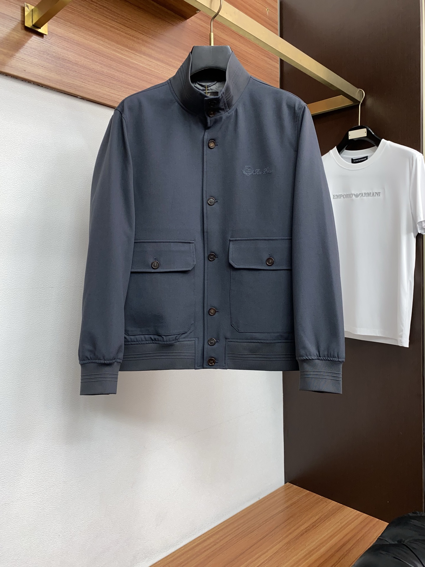 杰尼亚 2026新款男士休闲定制夹克外套。穿上简约干练的休闲外套，又是活力满满的状态，麻棉面料全部需要定