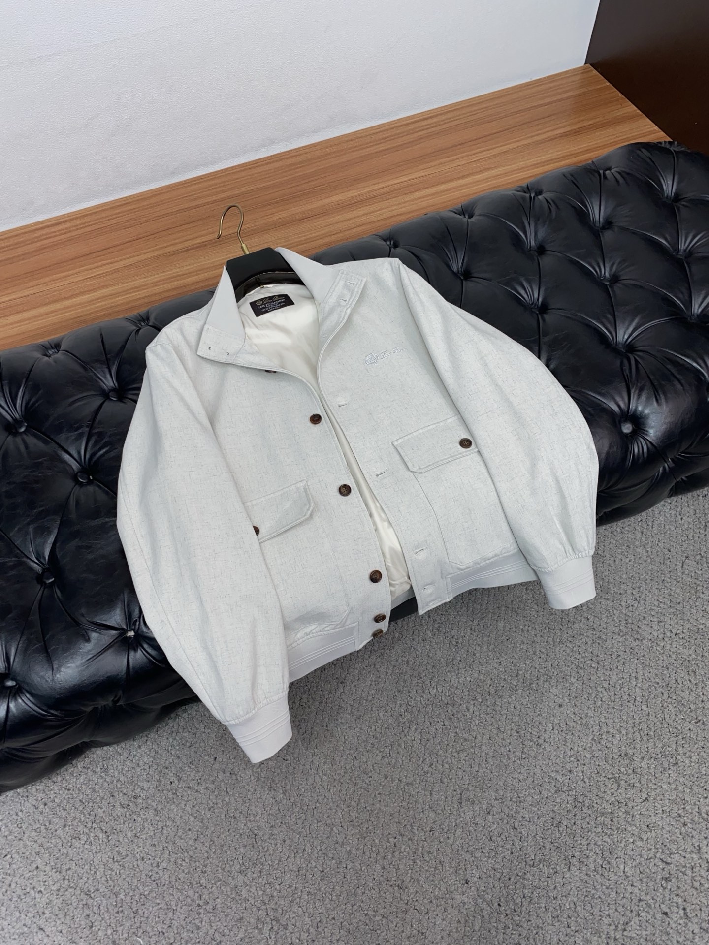 杰尼亚 2026新款男士休闲定制夹克外套。穿上简约干练的休闲外套，又是活力满满的状态，麻棉面料全部需要定