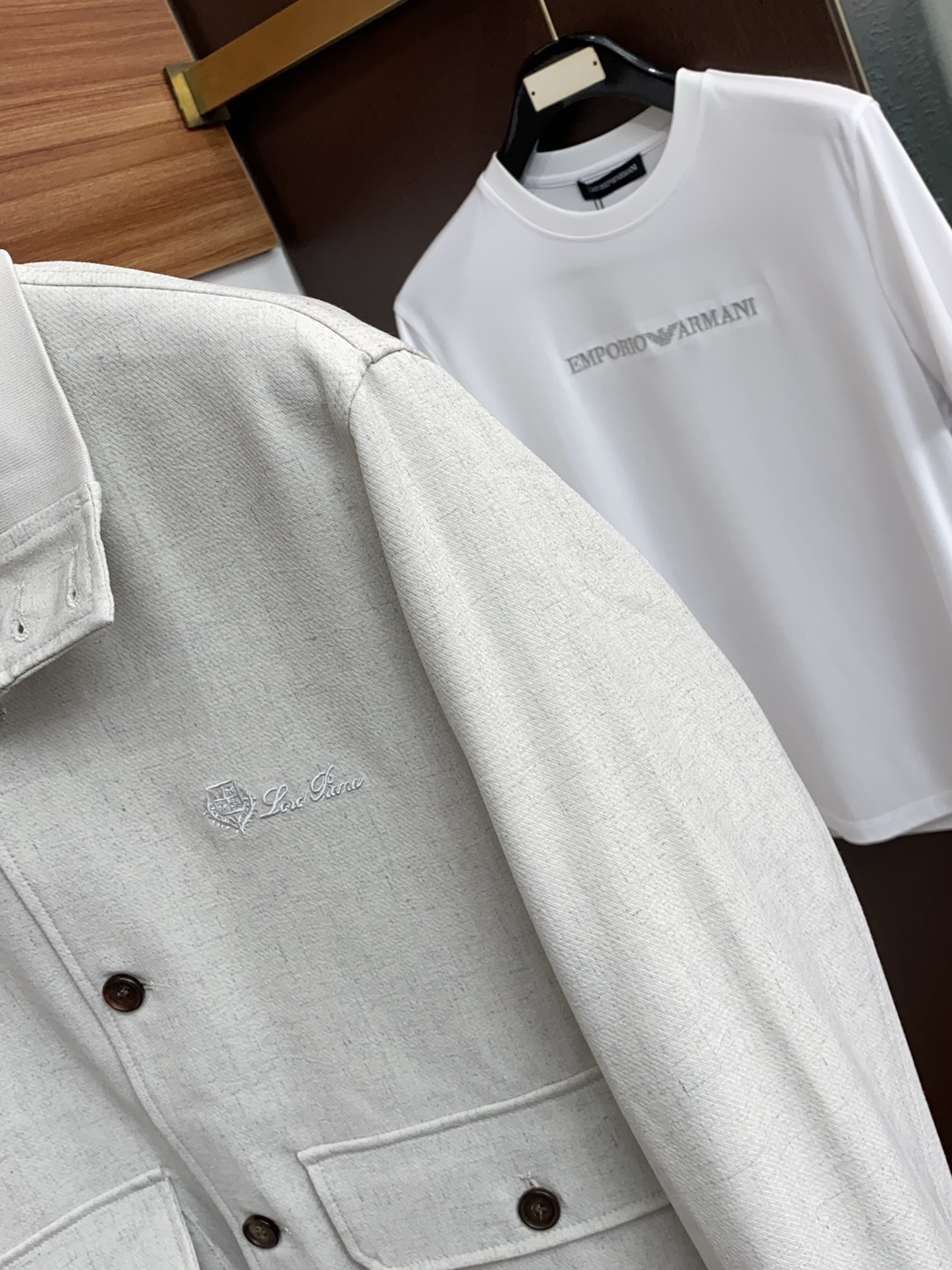 杰尼亚 2026新款男士休闲定制夹克外套。穿上简约干练的休闲外套，又是活力满满的状态，麻棉面料全部需要定